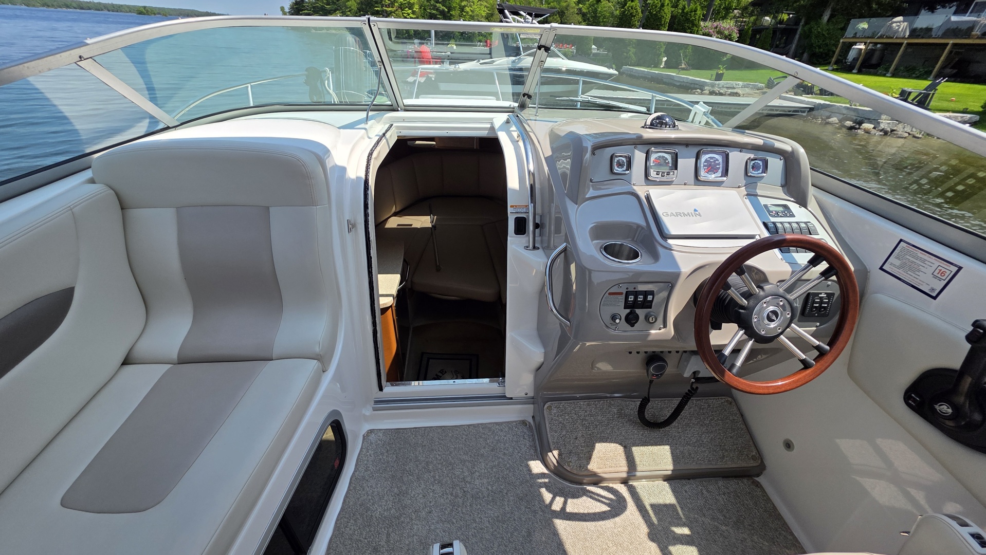 2011 Chaparral 270 Signature