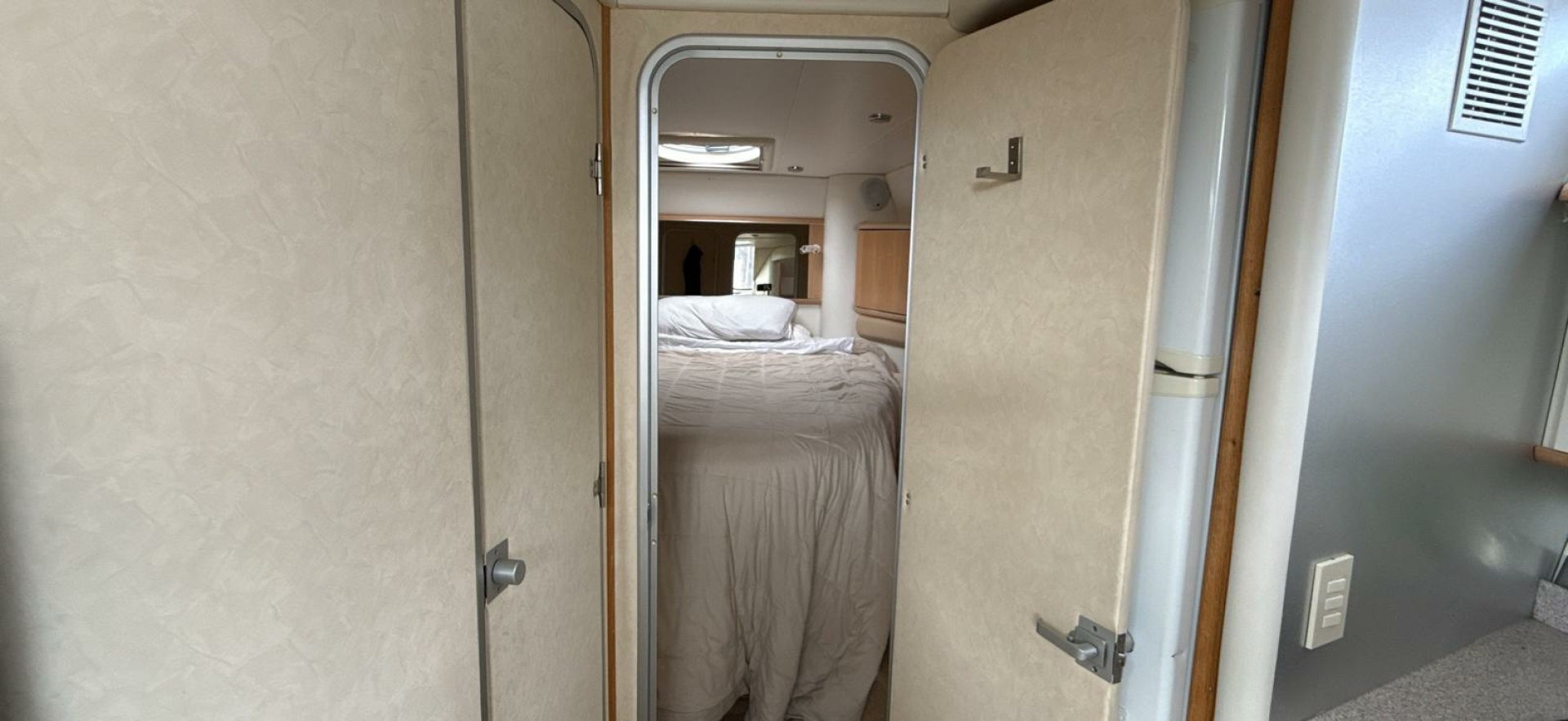 1998 Bayliner  4085 Avanti