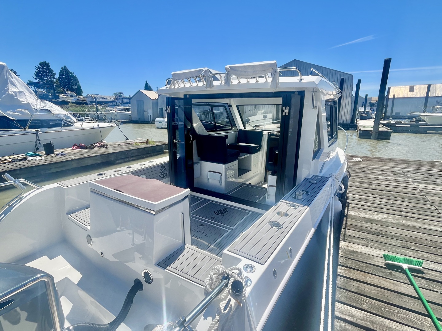 2025 Commander 27 Sportfisher