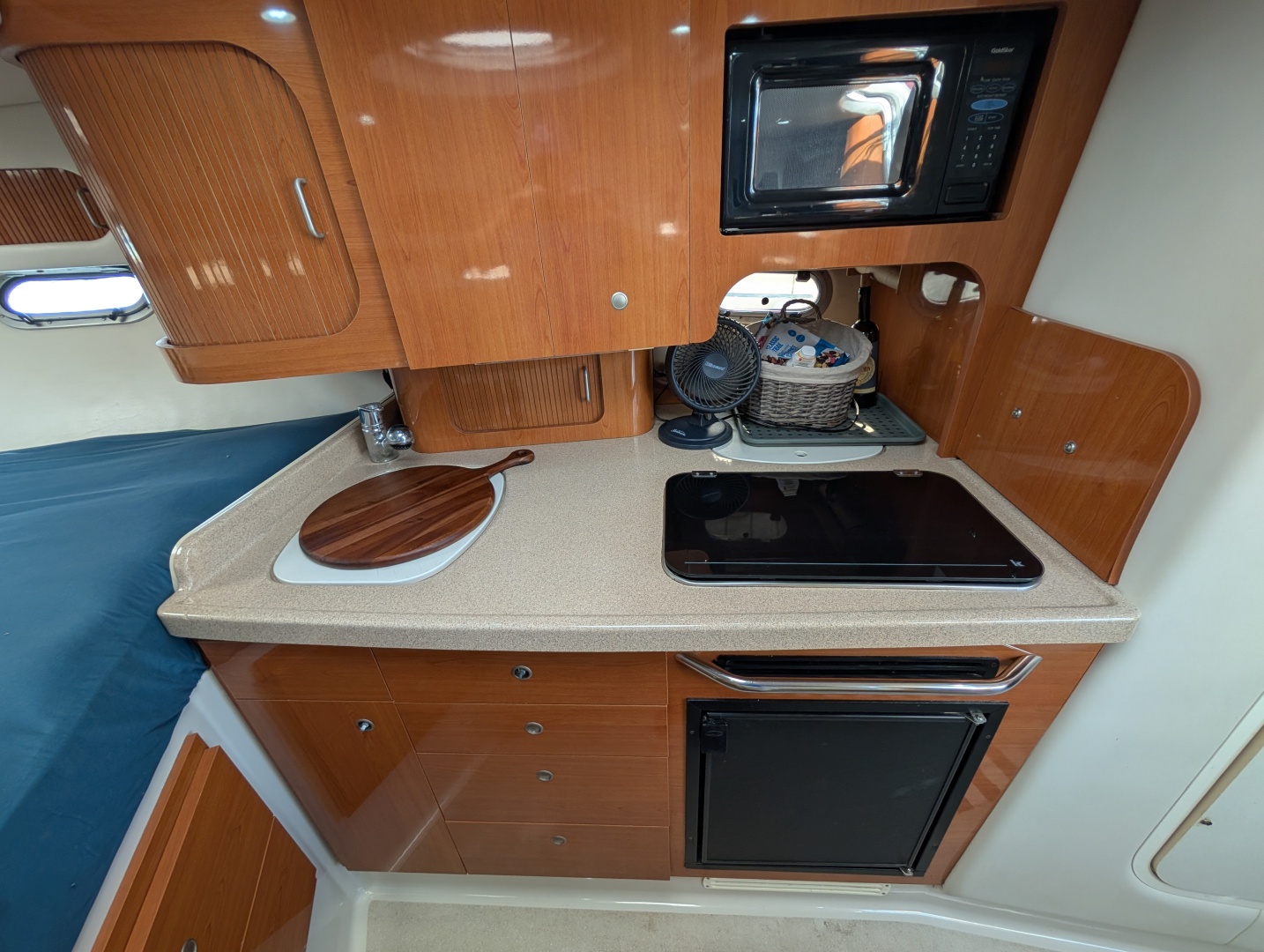 29ft Four Winns Yacht For Sale