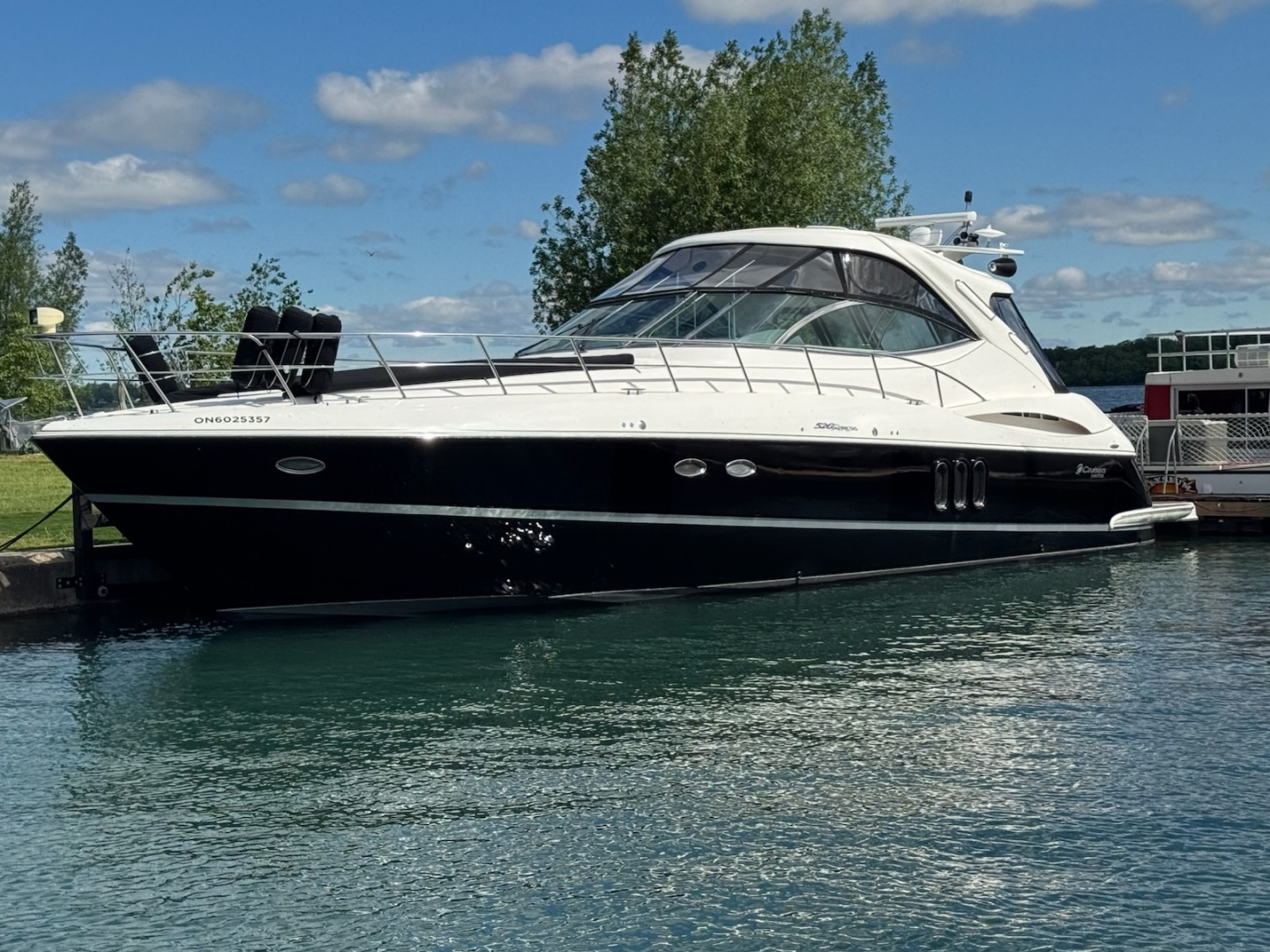 2007 Cruisers Yachts 520 Express 52