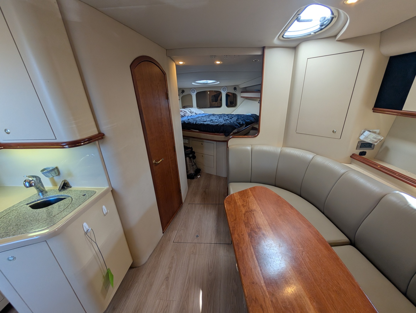 2002 Cruisers Yachts 3672 40