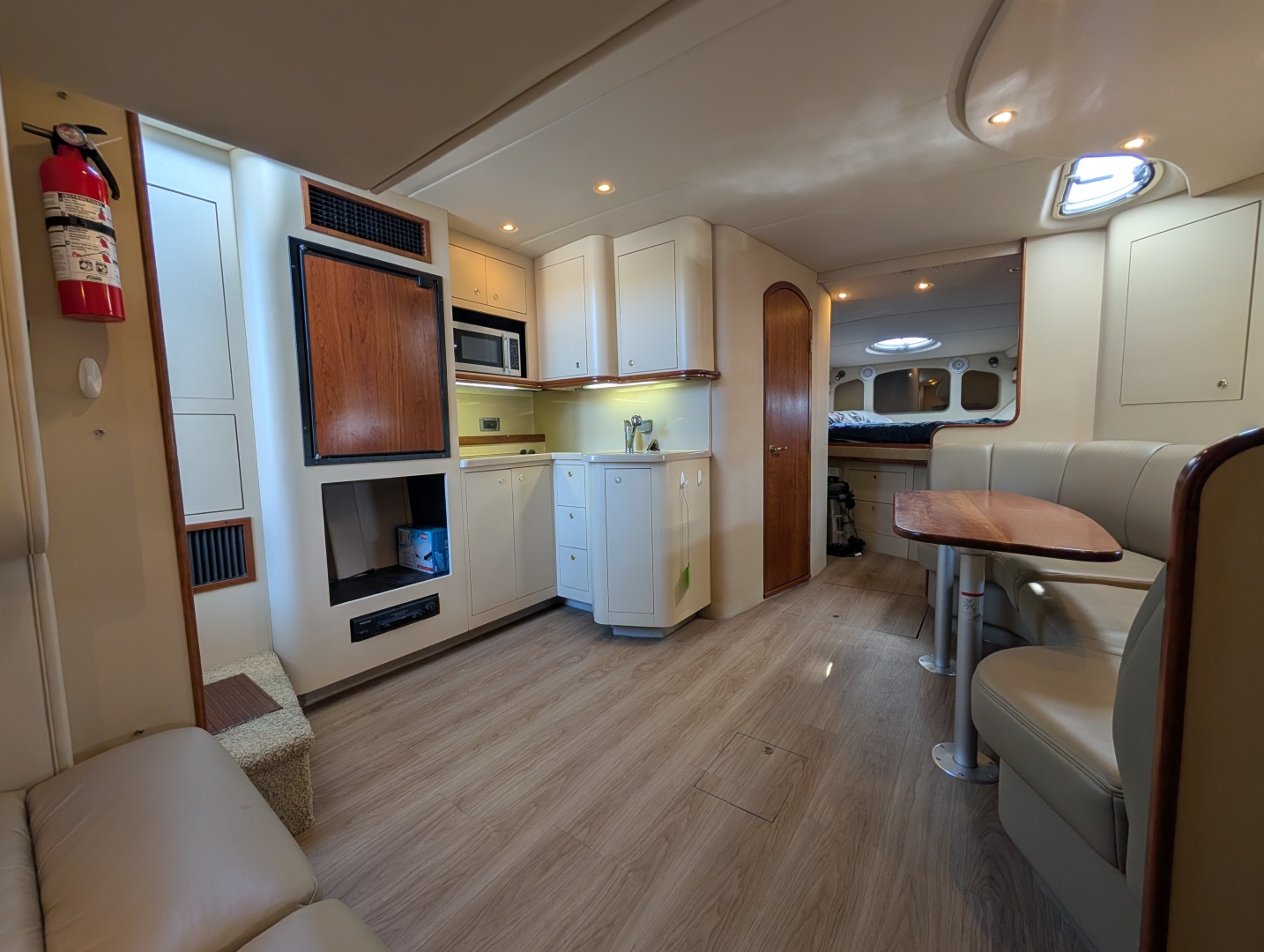2002 Cruisers Yachts 3672 40