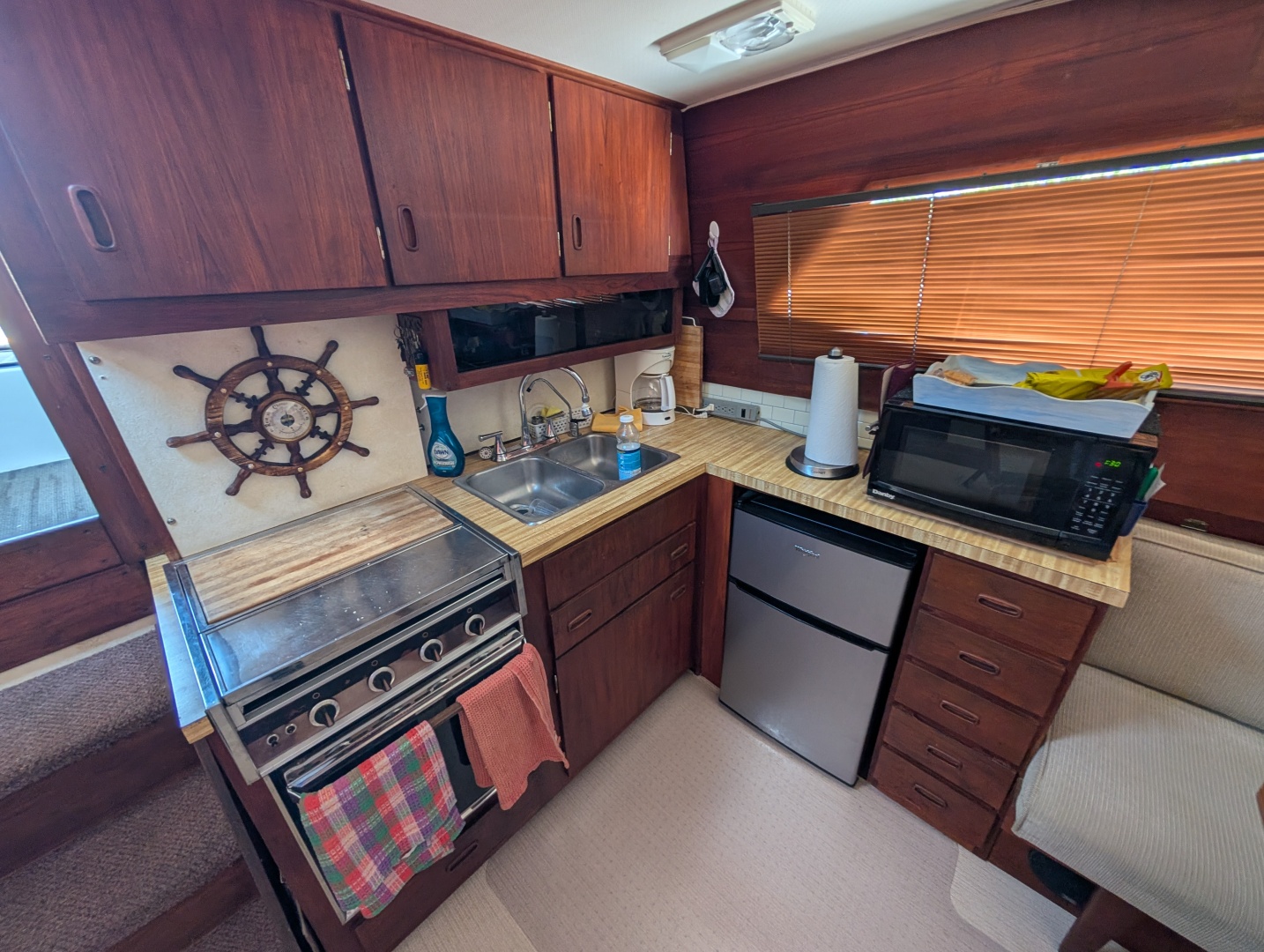 1977 Trojan 36 Tri-Cabin 36