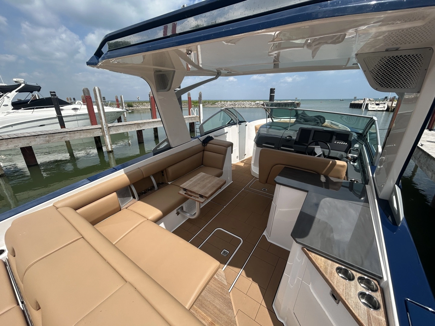 Aviara AV32 Yacht For Sale