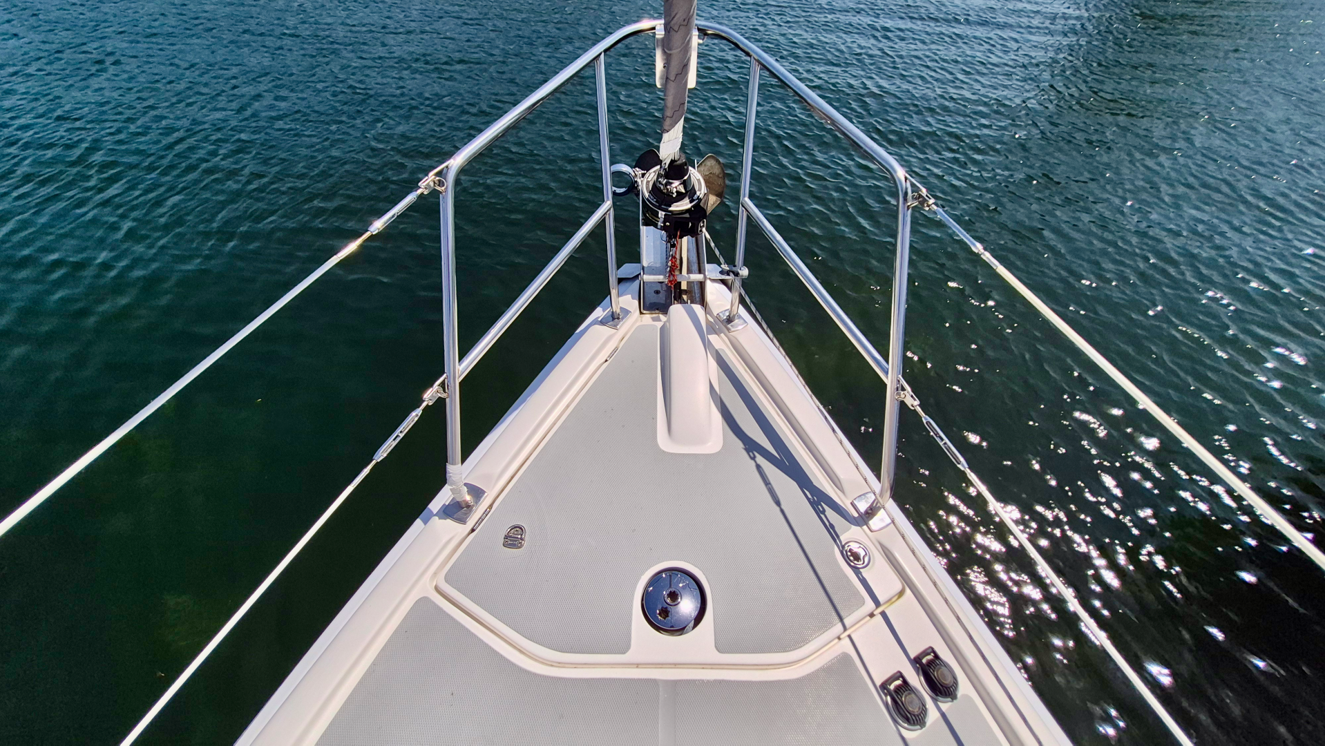 2006 Hunter 410 Deck Salon
