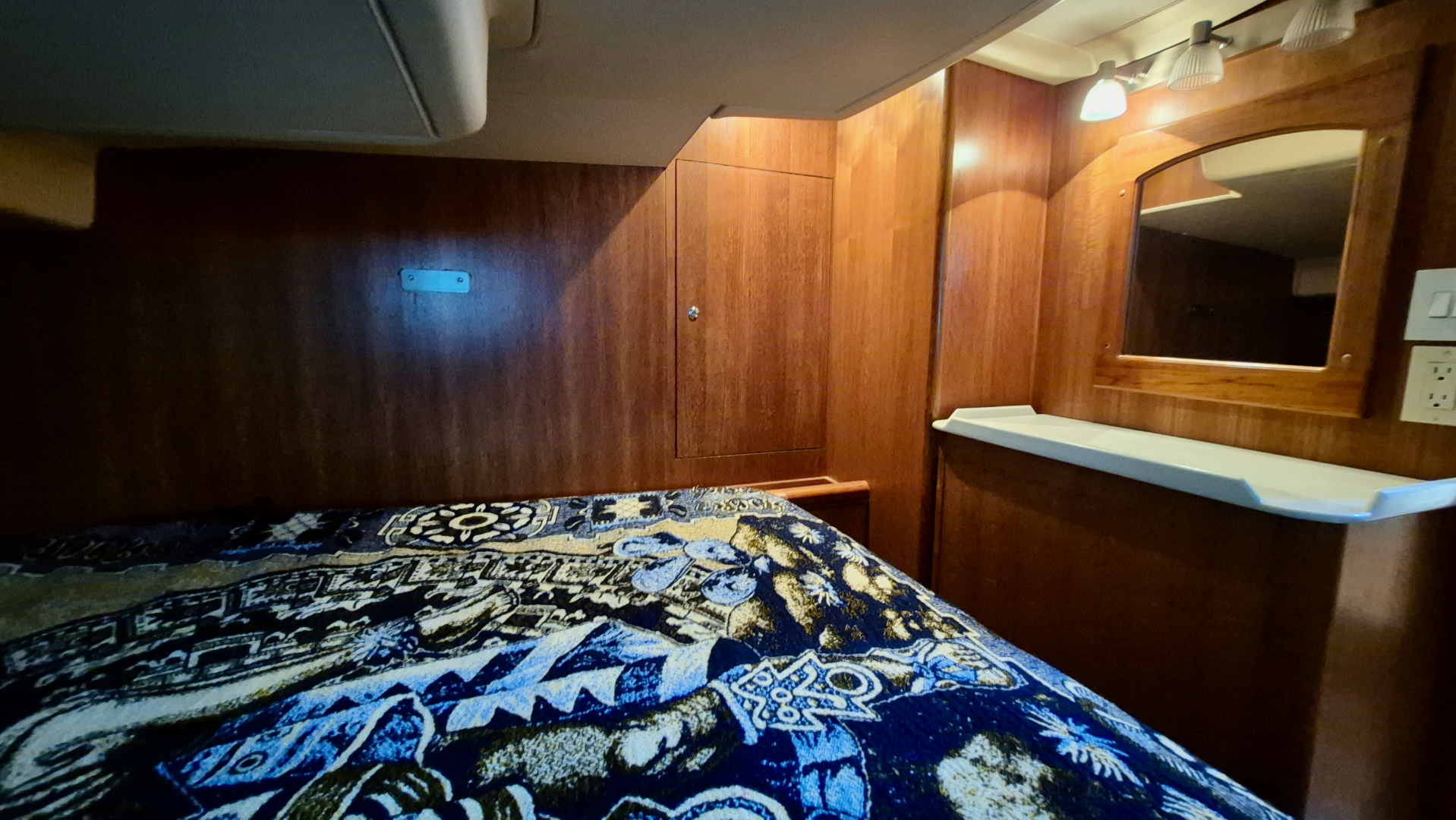 2006 Hunter 410 Deck Salon