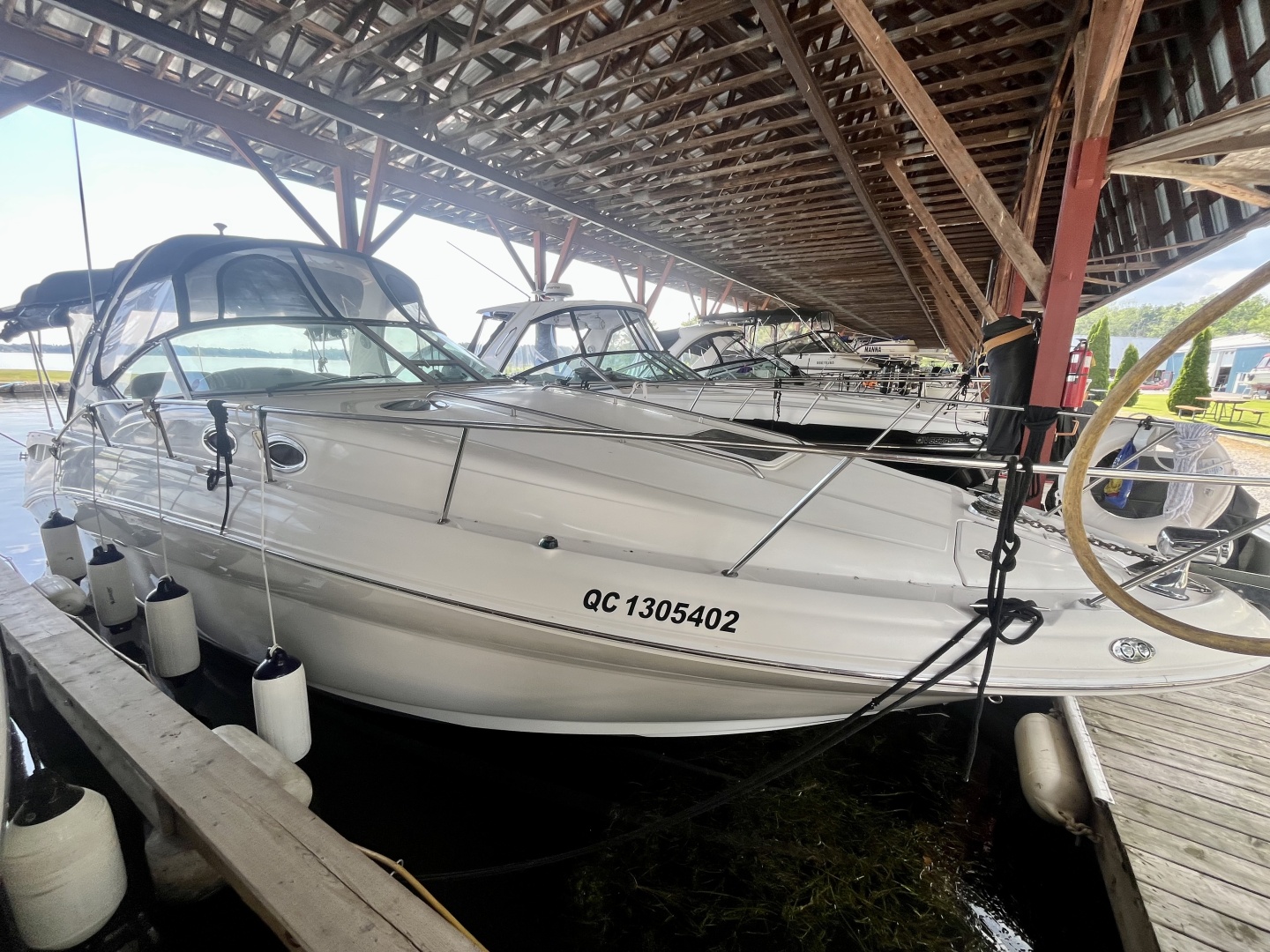 2003 Sea Ray 320 Sundancer — photograph 2