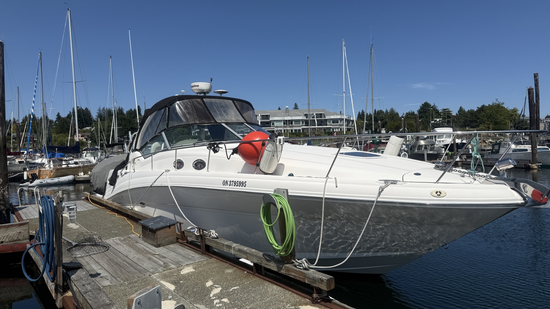 2005 Sea Ray 340 Sundancer — photograph 3