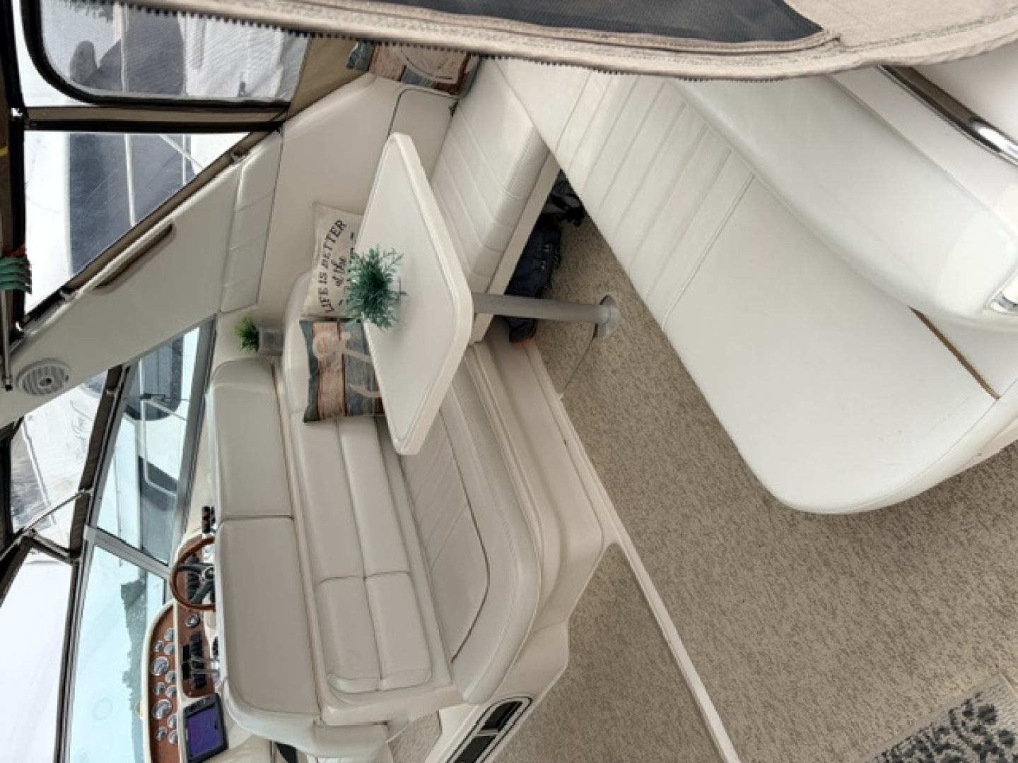 1997 Sea Ray Sundancer 330 — photograph 5