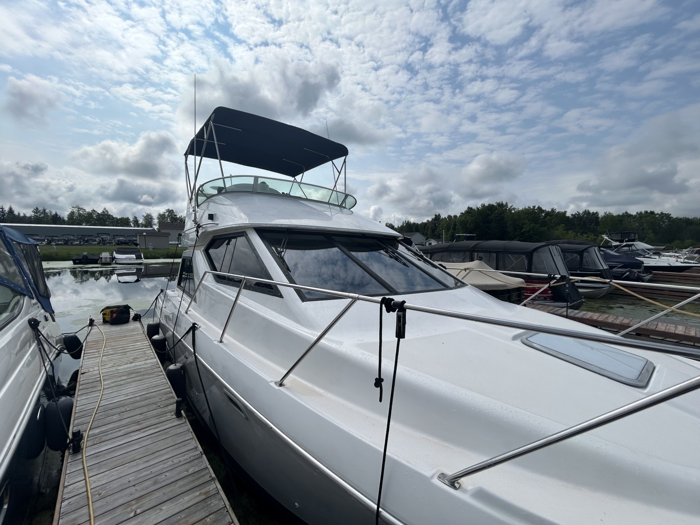 2001 Bayliner 3258 — photograph 3