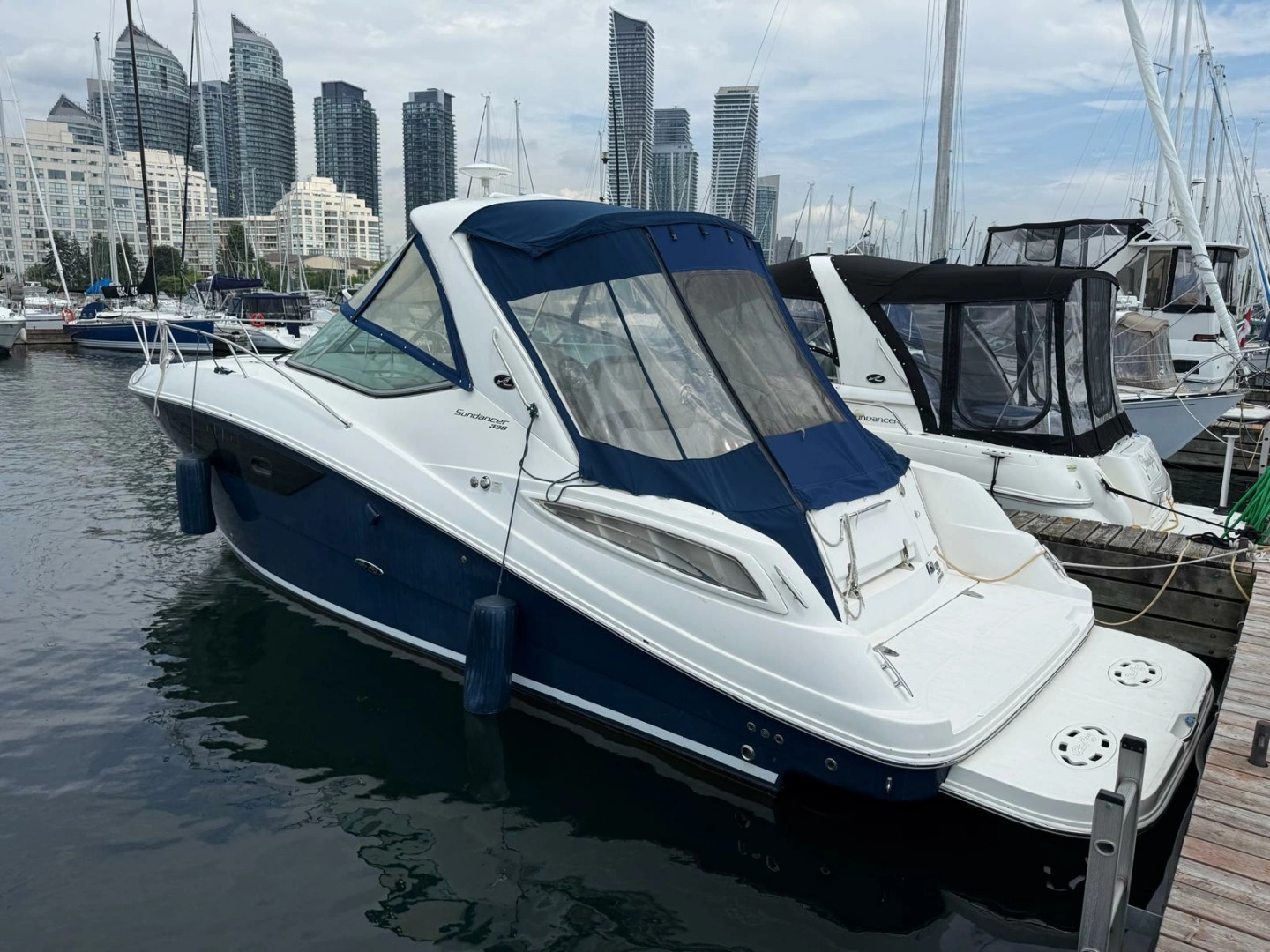 2015 Sea Ray 330 Sundancer, photo 1 of 30