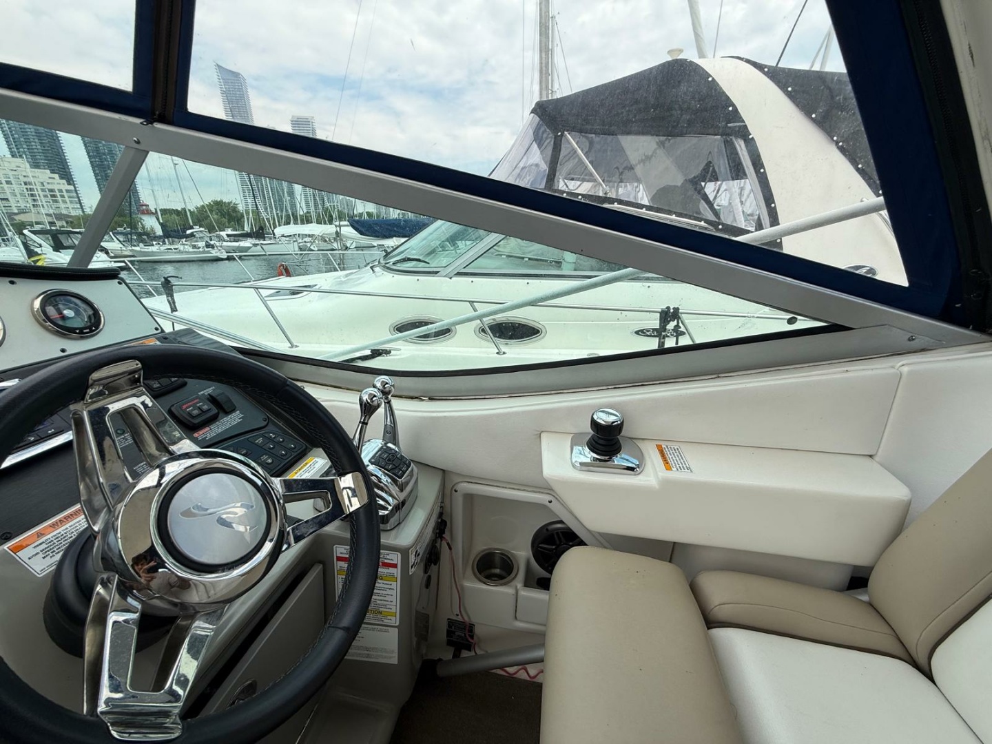 2015 Sea Ray 330 Sundancer