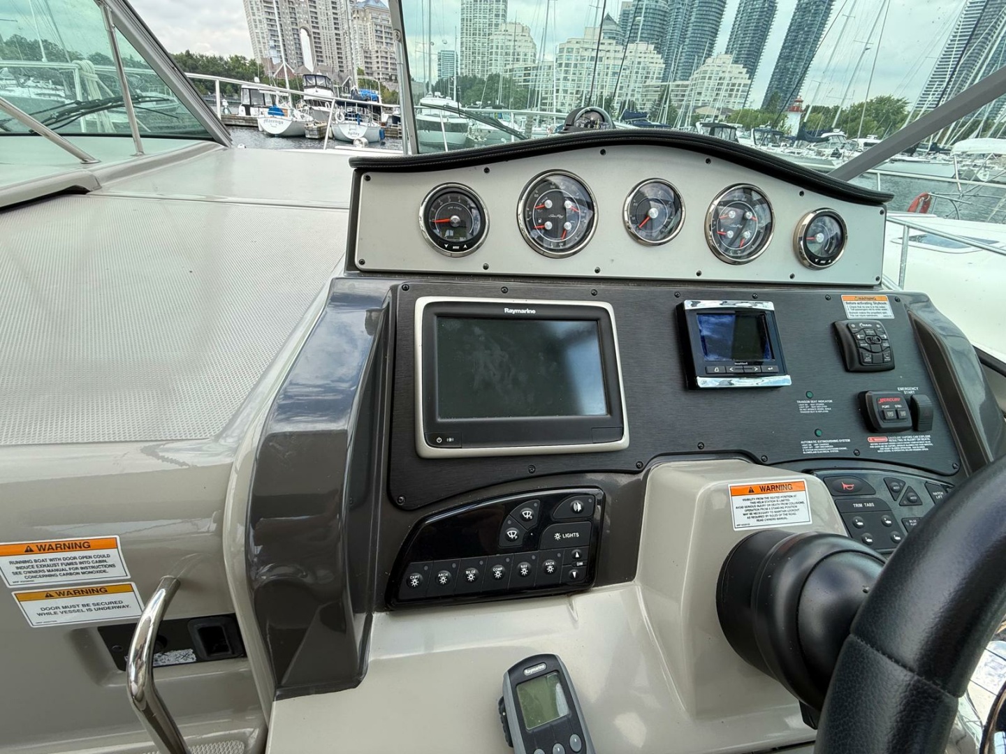2015 Sea Ray 330 Sundancer