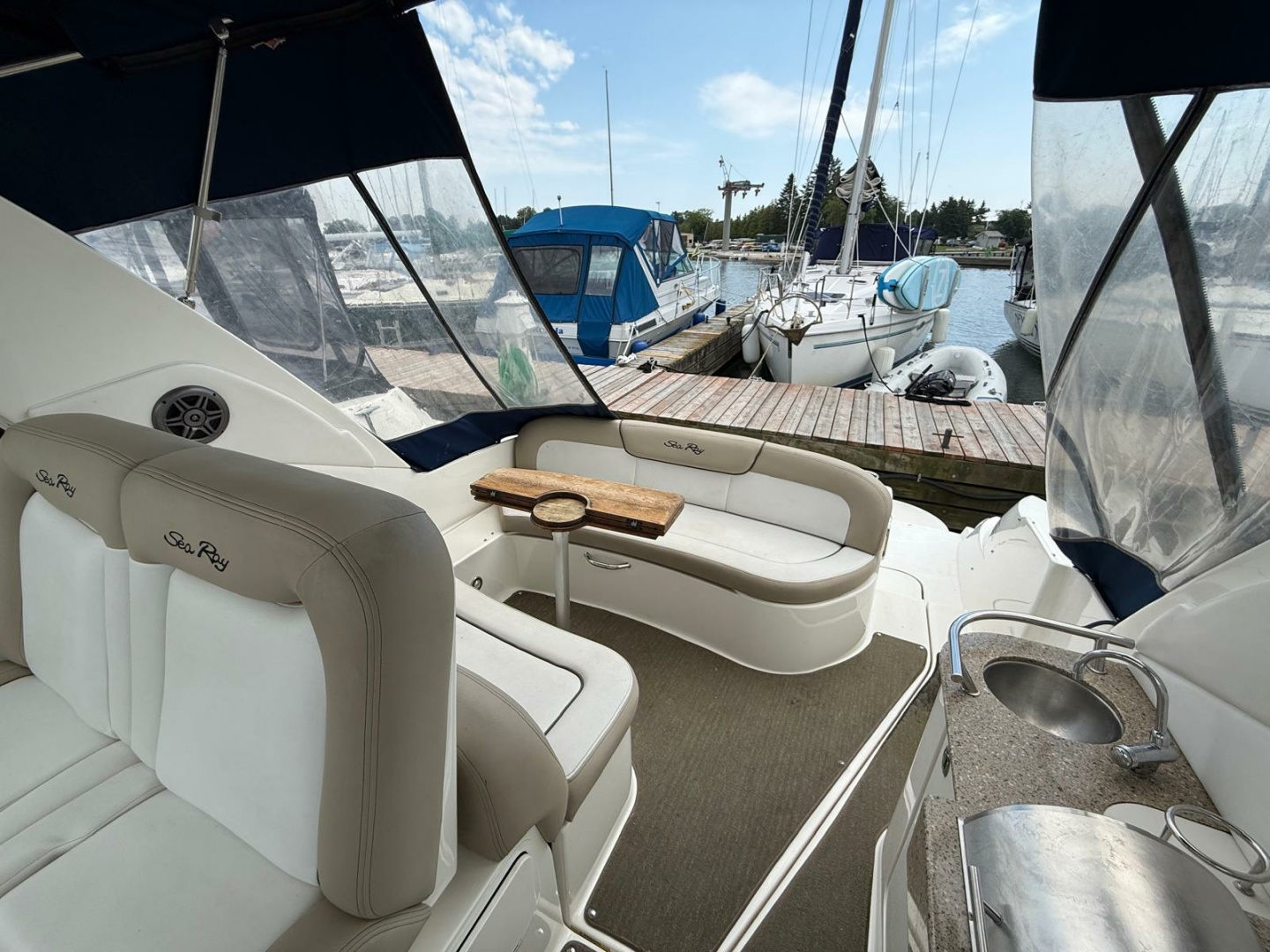 2015 Sea Ray 330 Sundancer