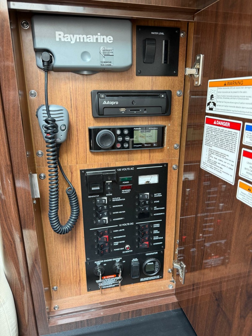 2015 Sea Ray 330 Sundancer