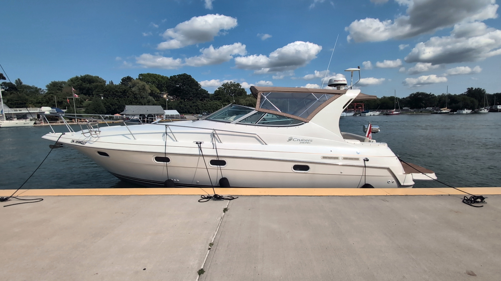 1990 Cruisers Yachts 3375
