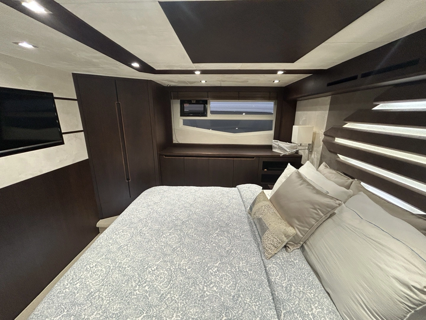 Galeon 560 Sky Yacht For Sale