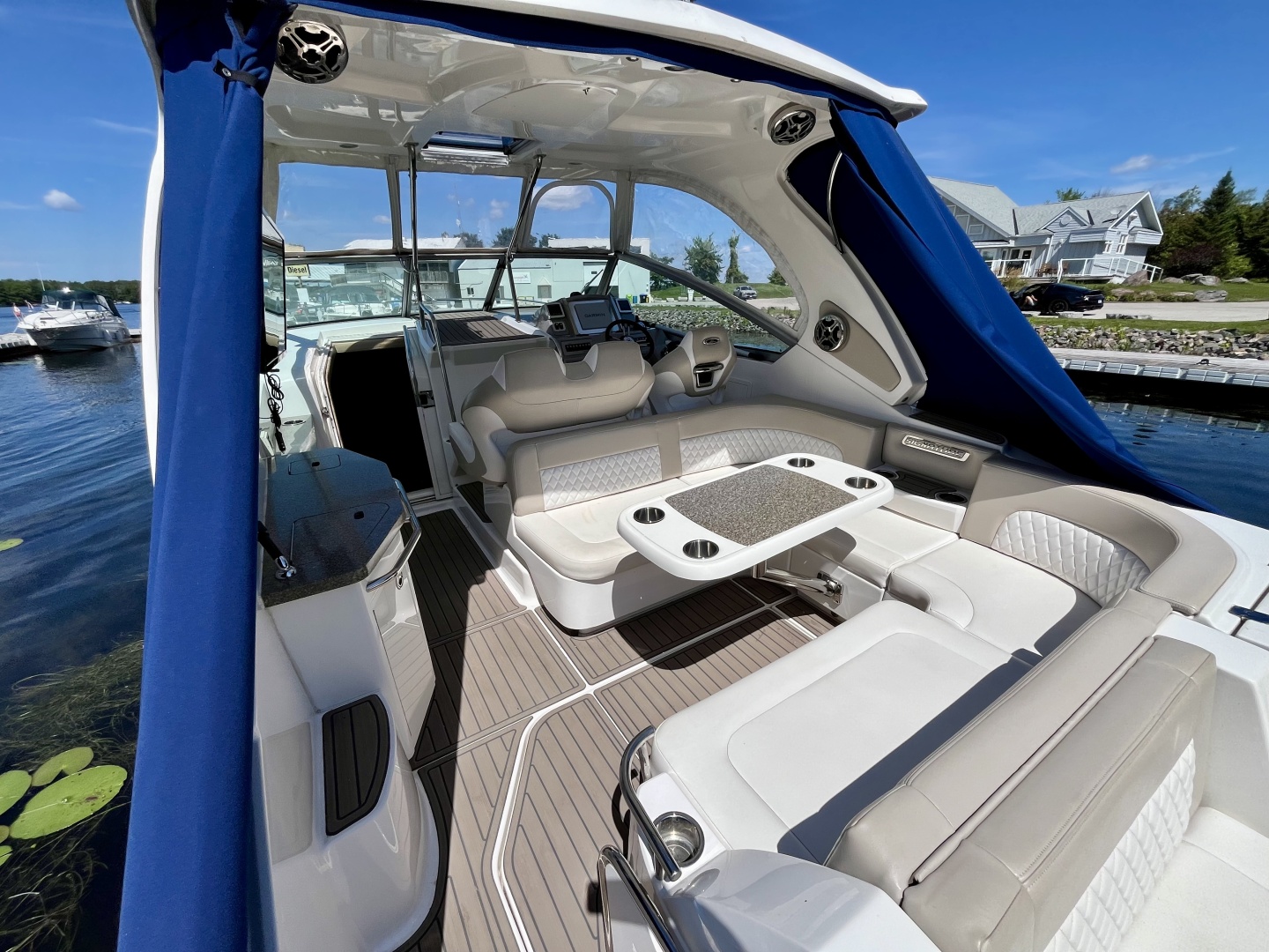2012 Chaparral 330 Signature