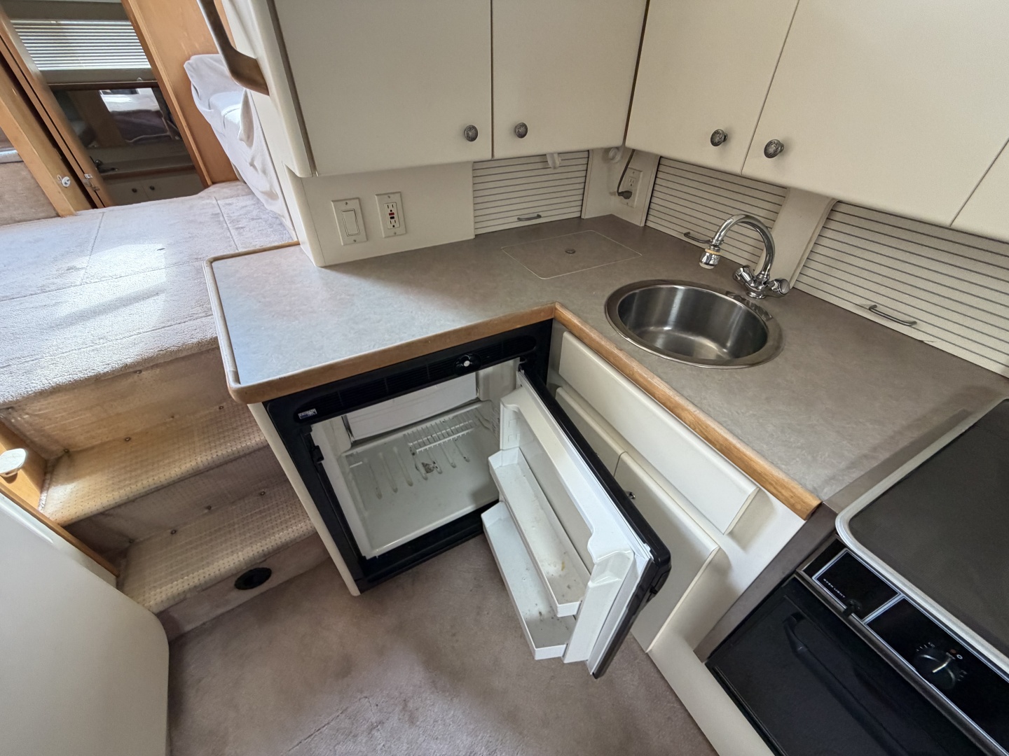 1996 Carver 325 Aft Cabin Motor Yacht