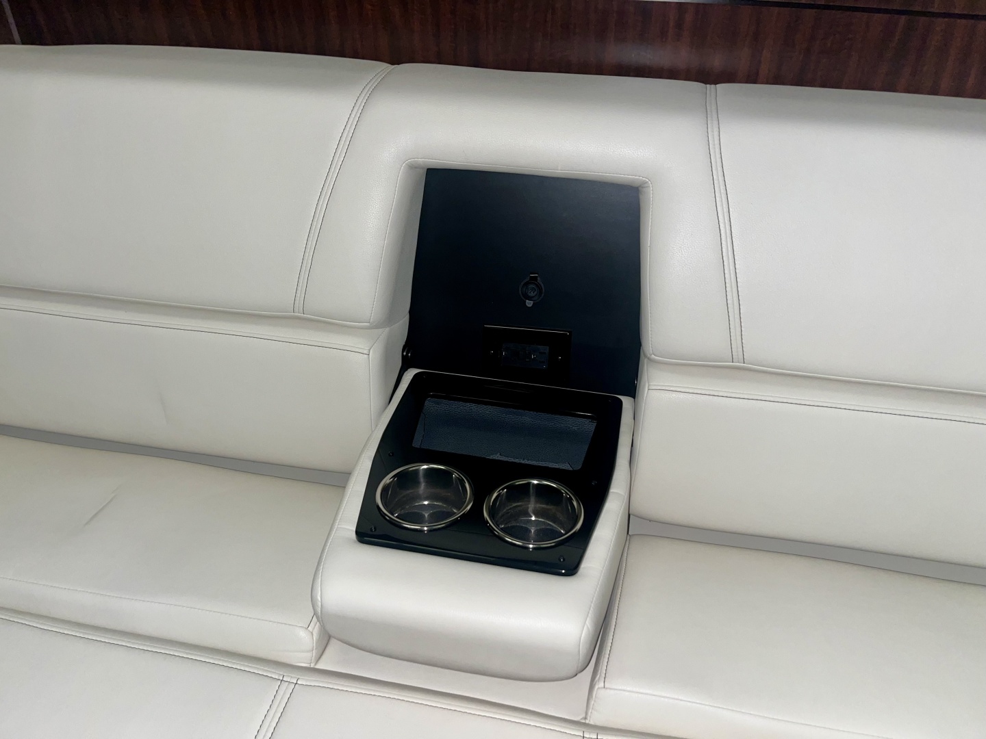 2012 Monterey 320 Sport Yacht 32