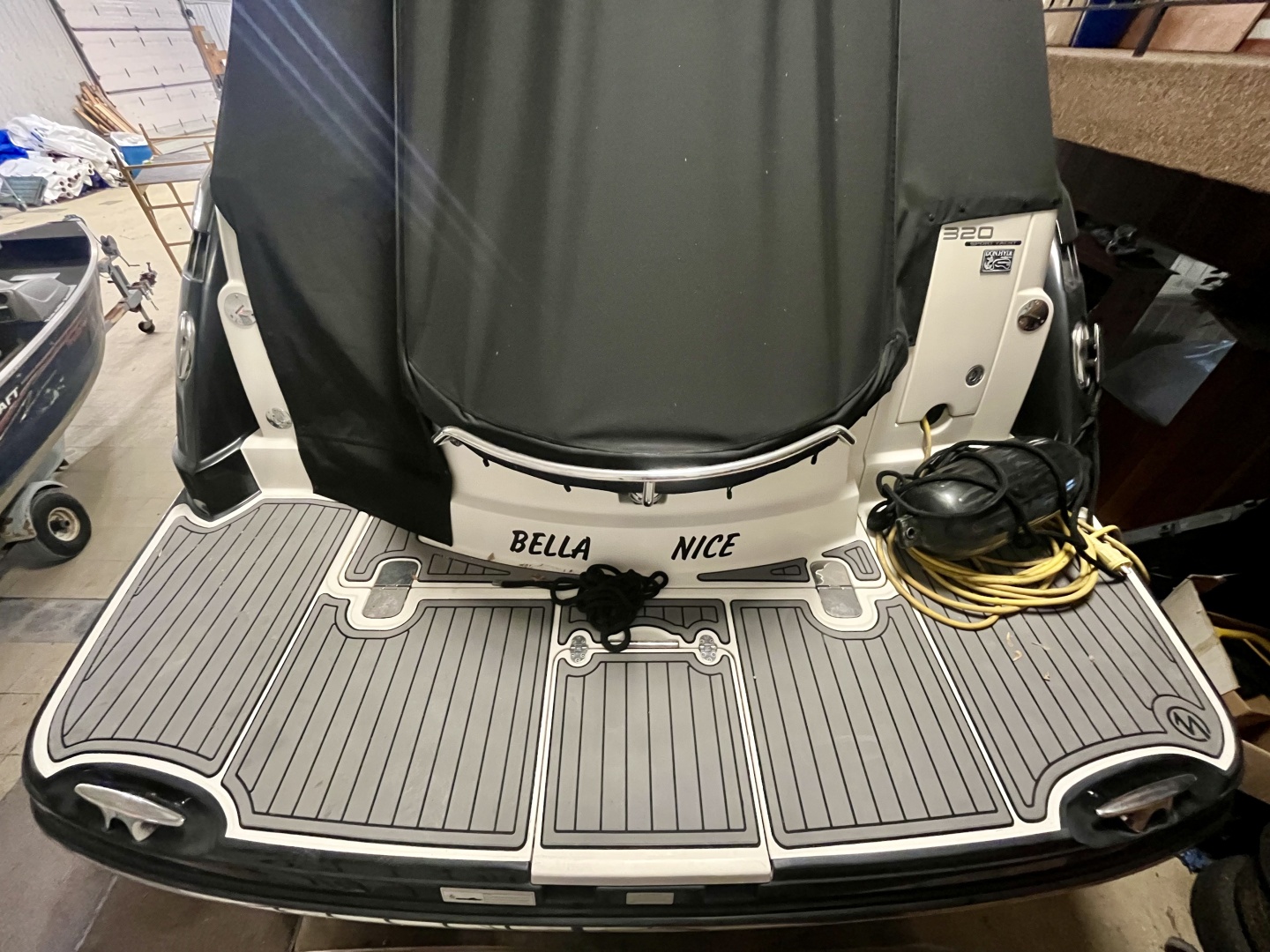 2012 Monterey 320 Sport Yacht 32