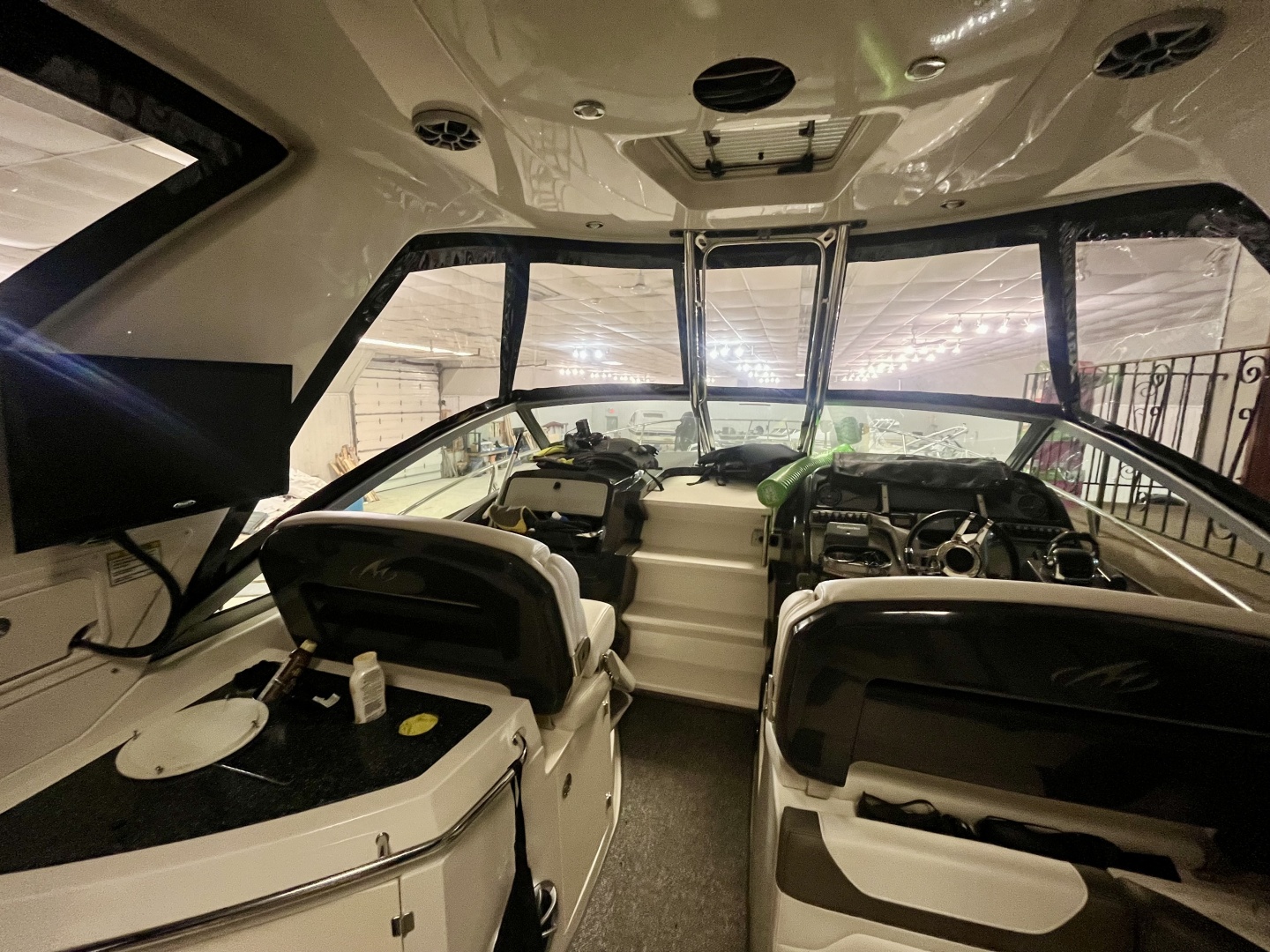 2012 Monterey 320 Sport Yacht 32