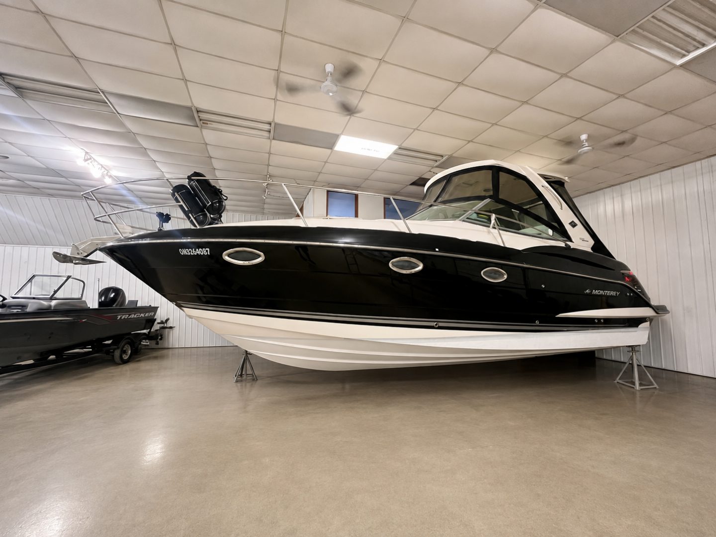 2012 Monterey 320 Sport Yacht 32