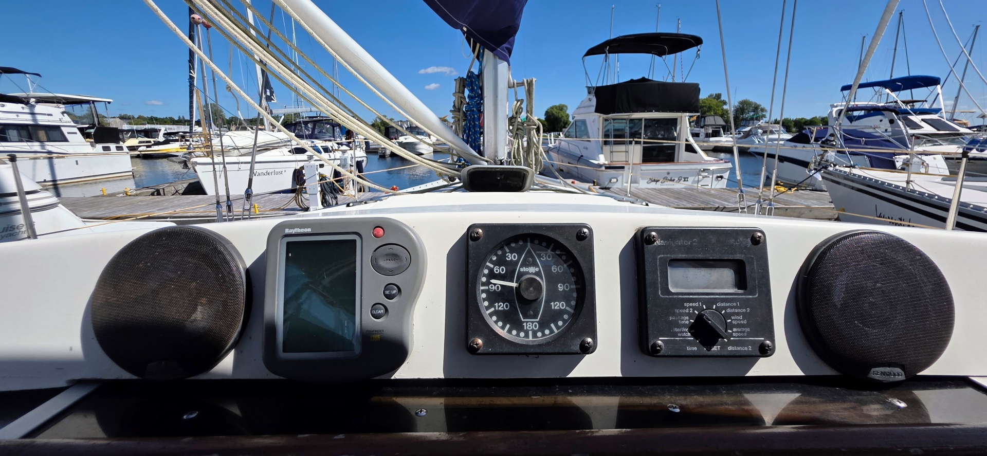 1988 Hunter 37 Legend — photograph 5