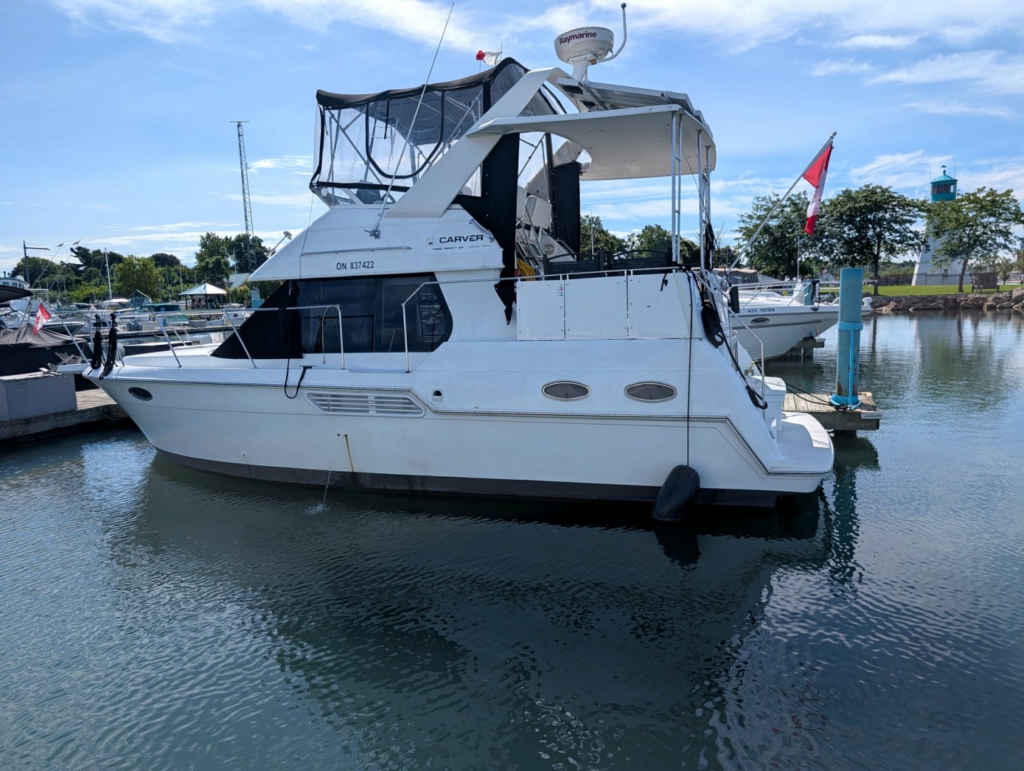 2001 Carver 326 Aft Cabin — photograph 2