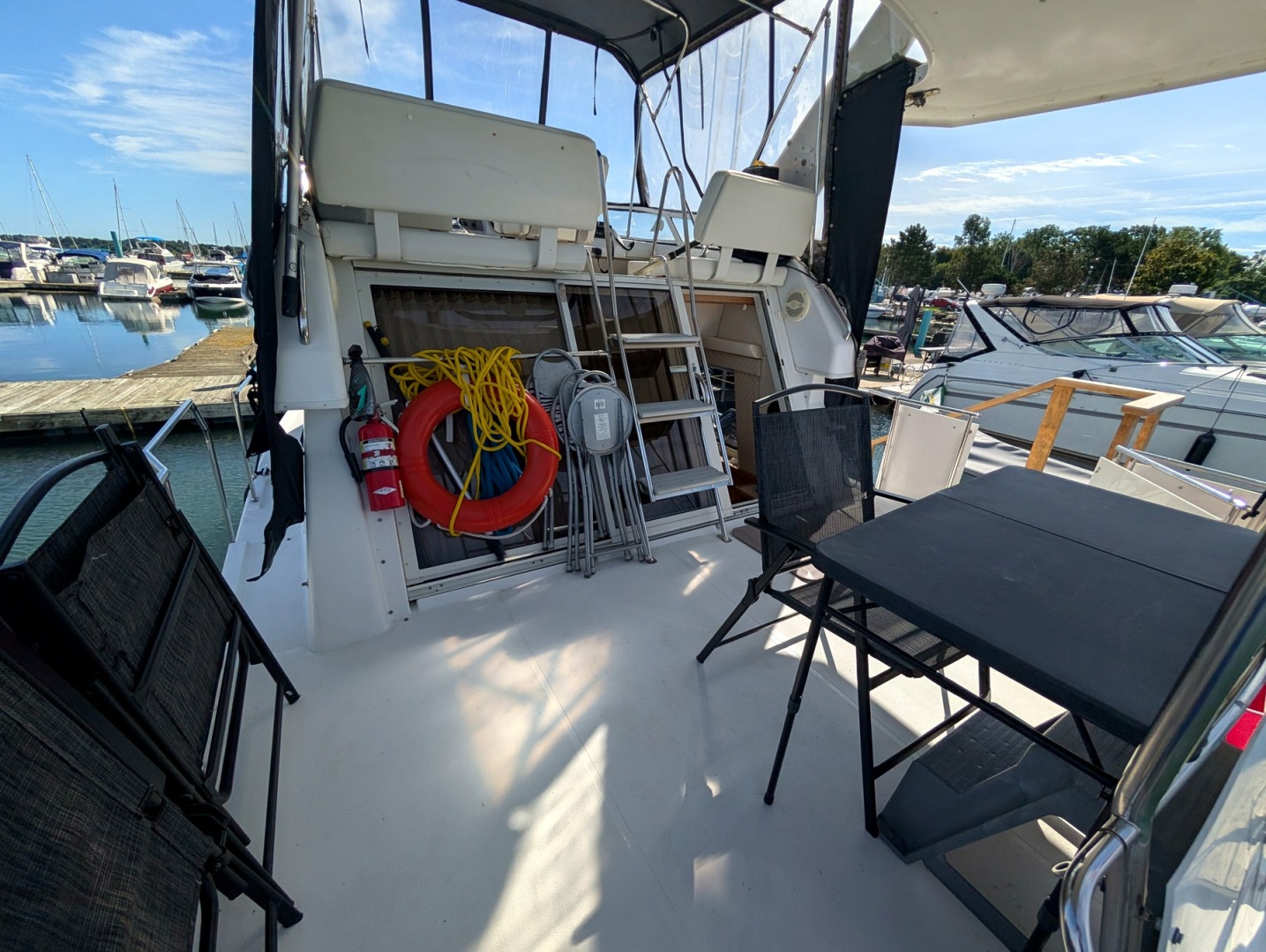 32ft Carver Yacht For Sale