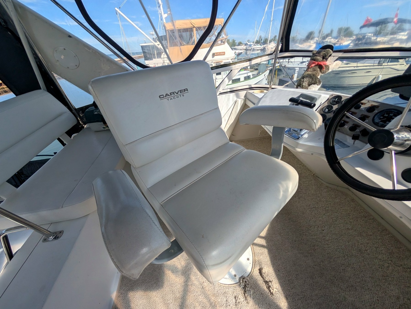 2001 Carver 326 Aft Cabin