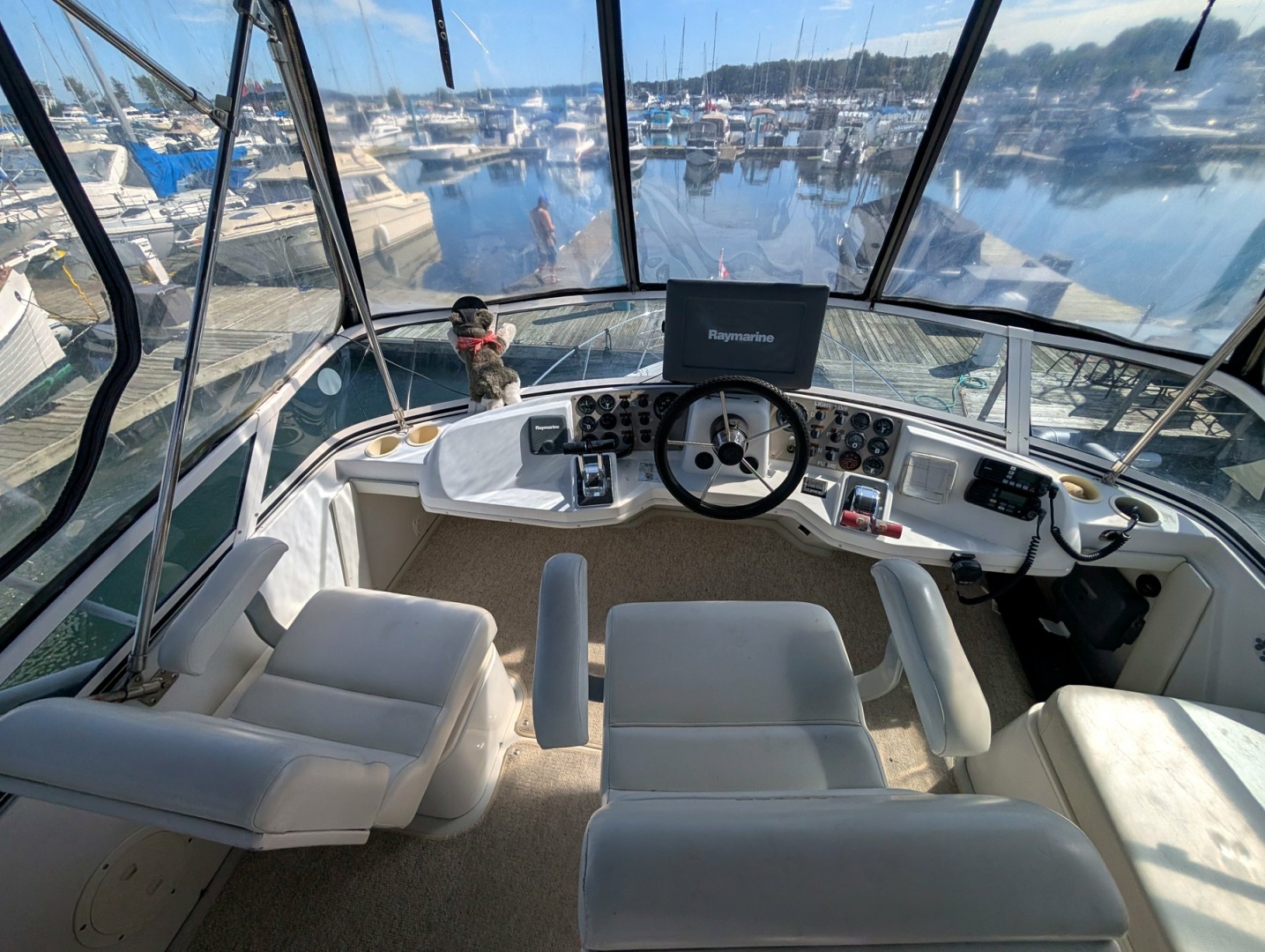 2001 Carver 326 Aft Cabin