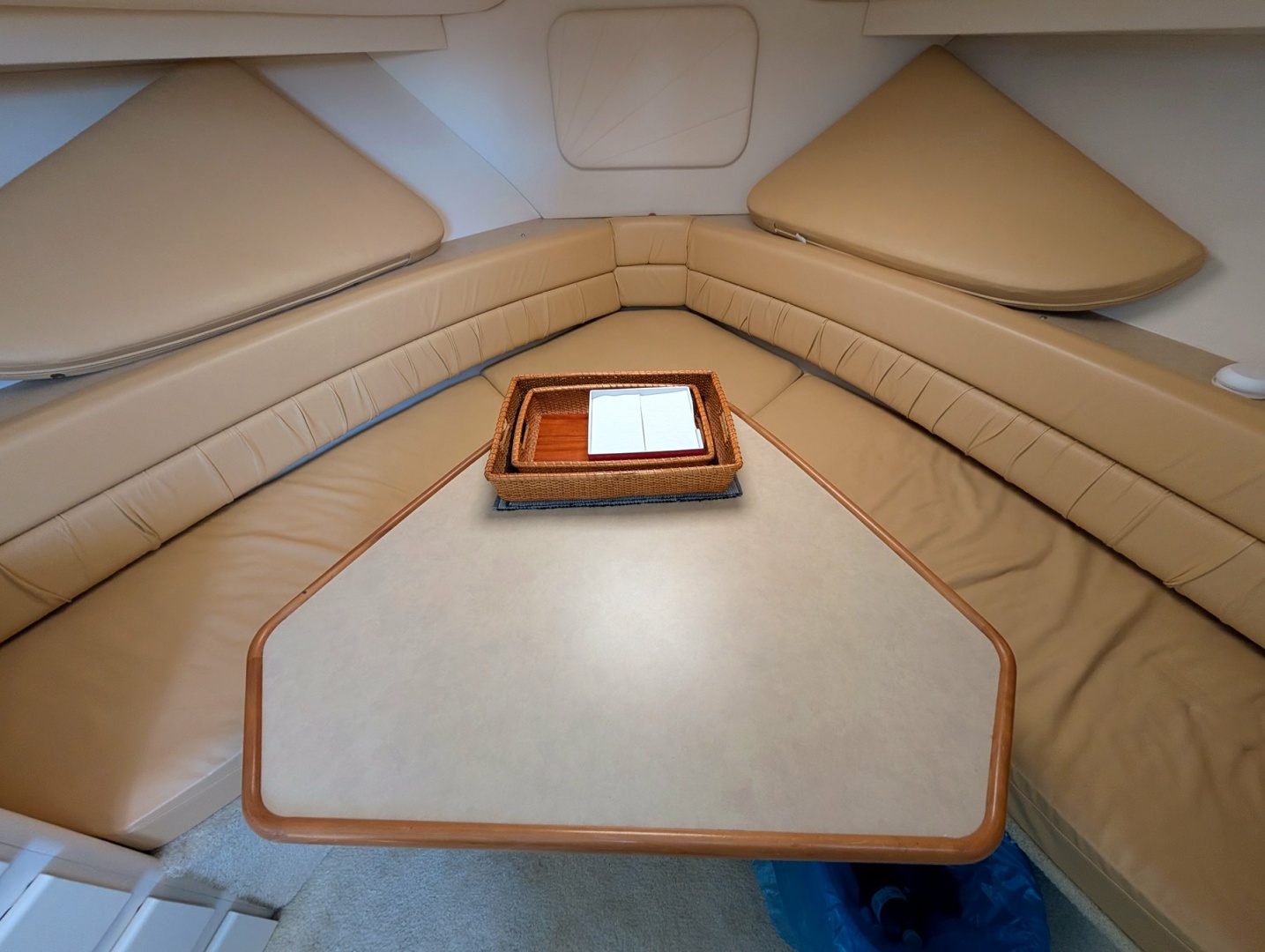 2001 Carver 326 Aft Cabin