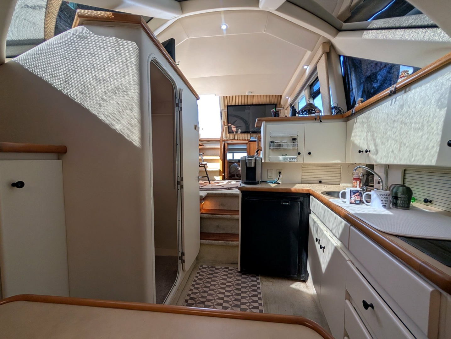 2001 Carver 326 Aft Cabin