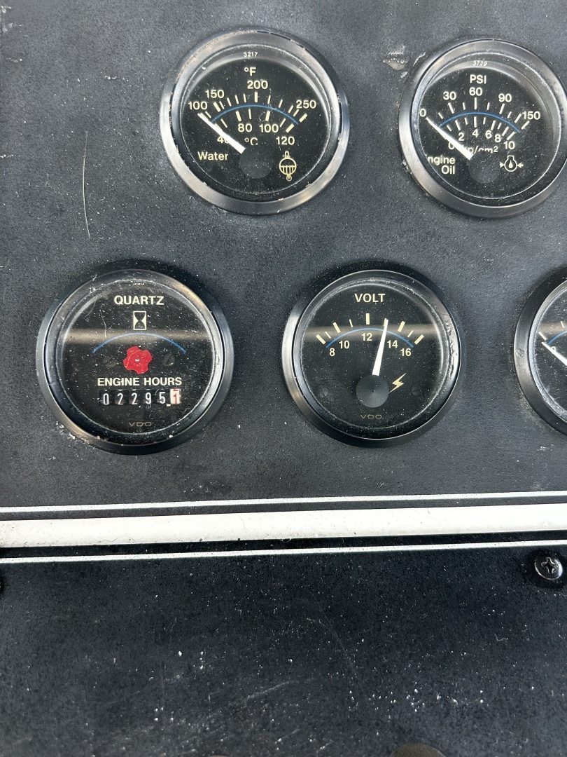 39ft Carver Yacht For Sale