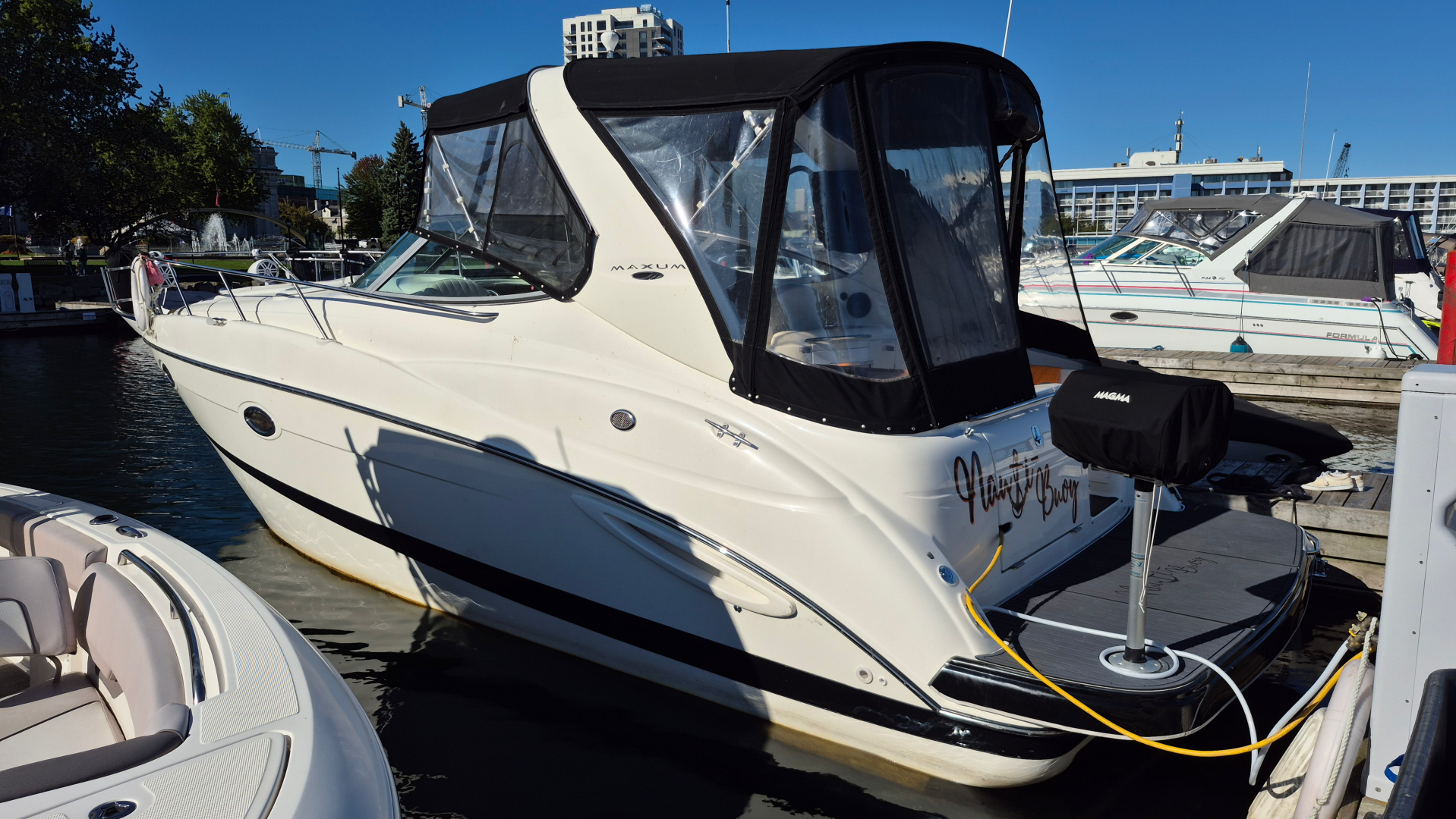 31ft Maxum Yacht For Sale