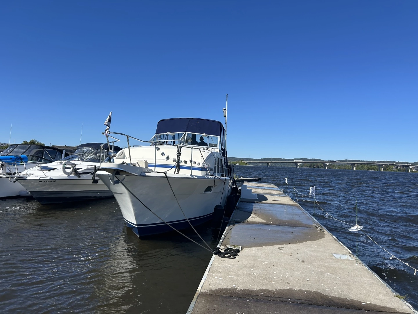 1976 Chris-Craft Catelina 350, photo 1 of 3