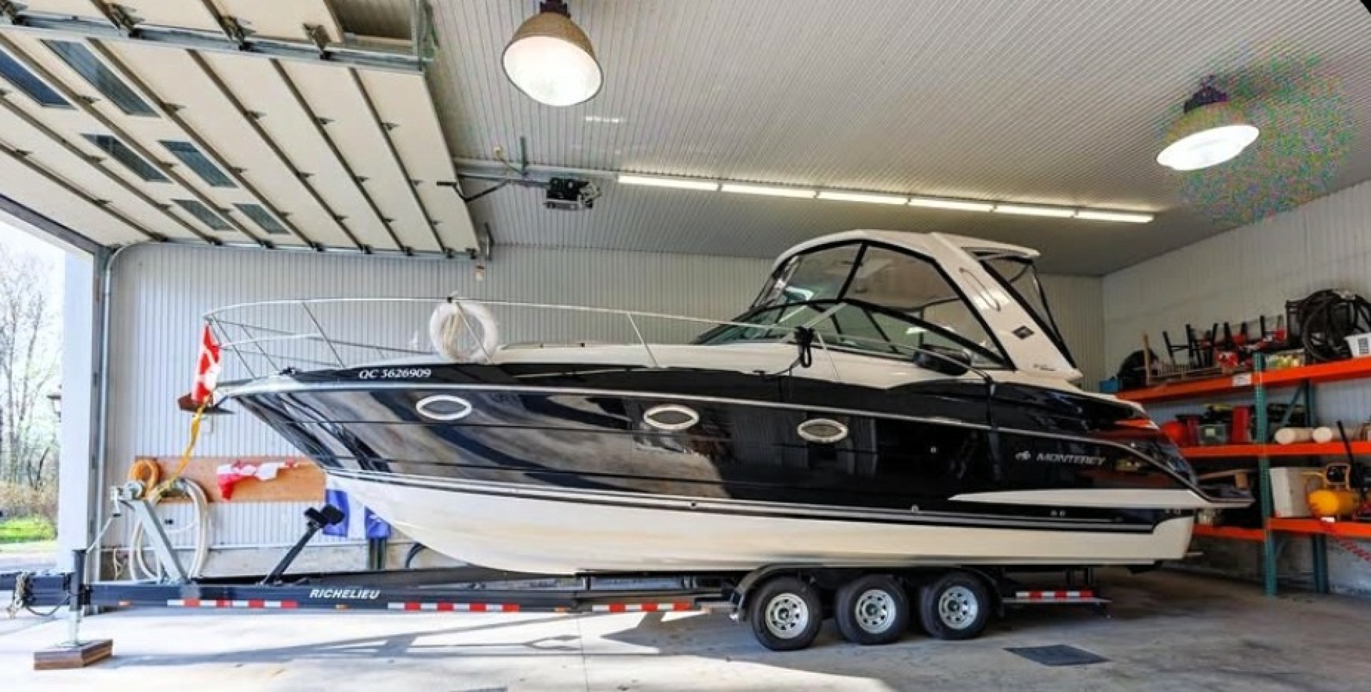 2013 Monterey 340 Sports Yacht — photograph 2