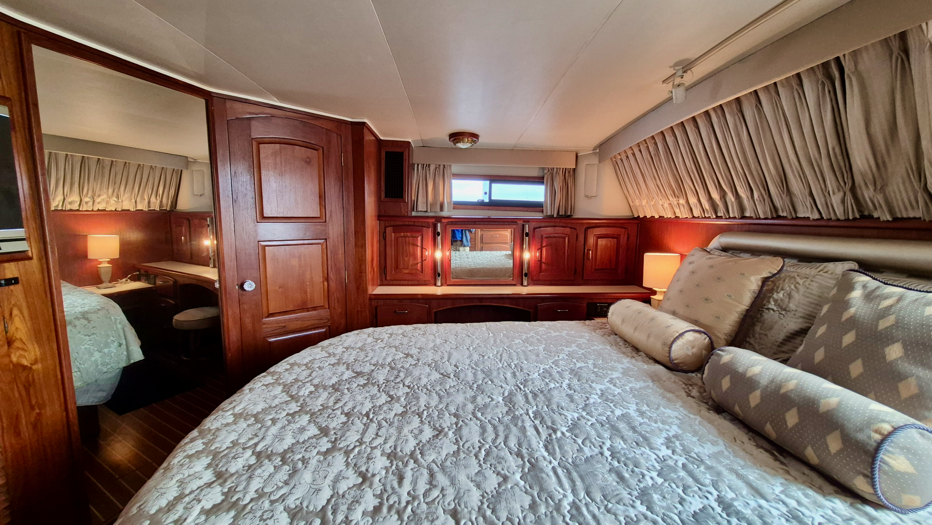 48ft Carver Yacht For Sale