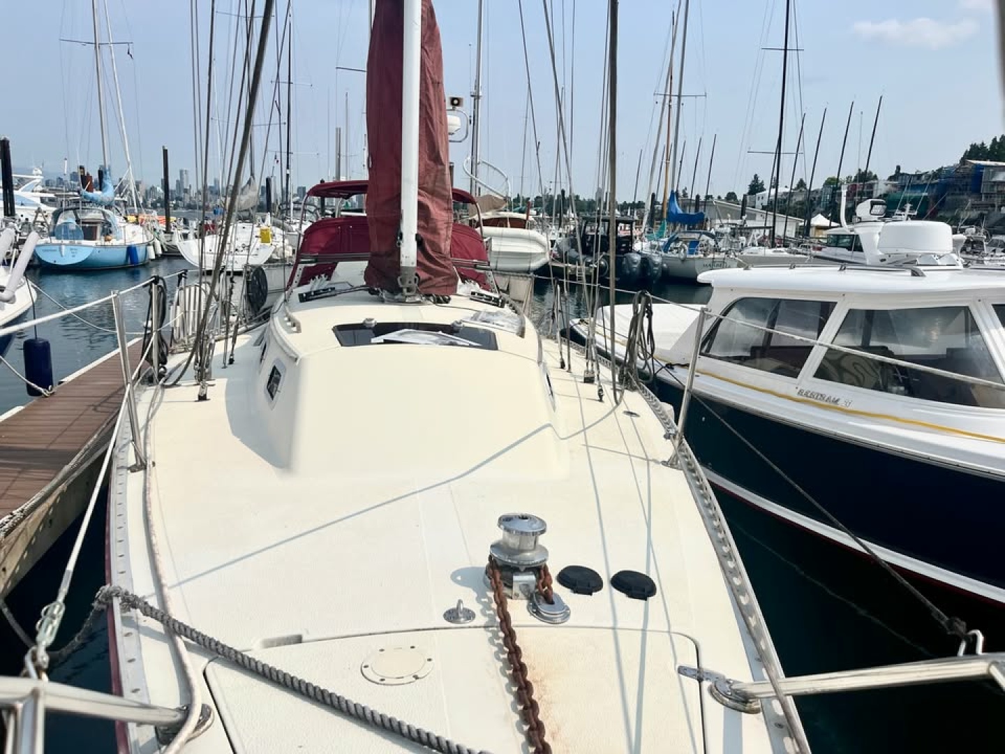 1981 Islander 36 — photograph 3