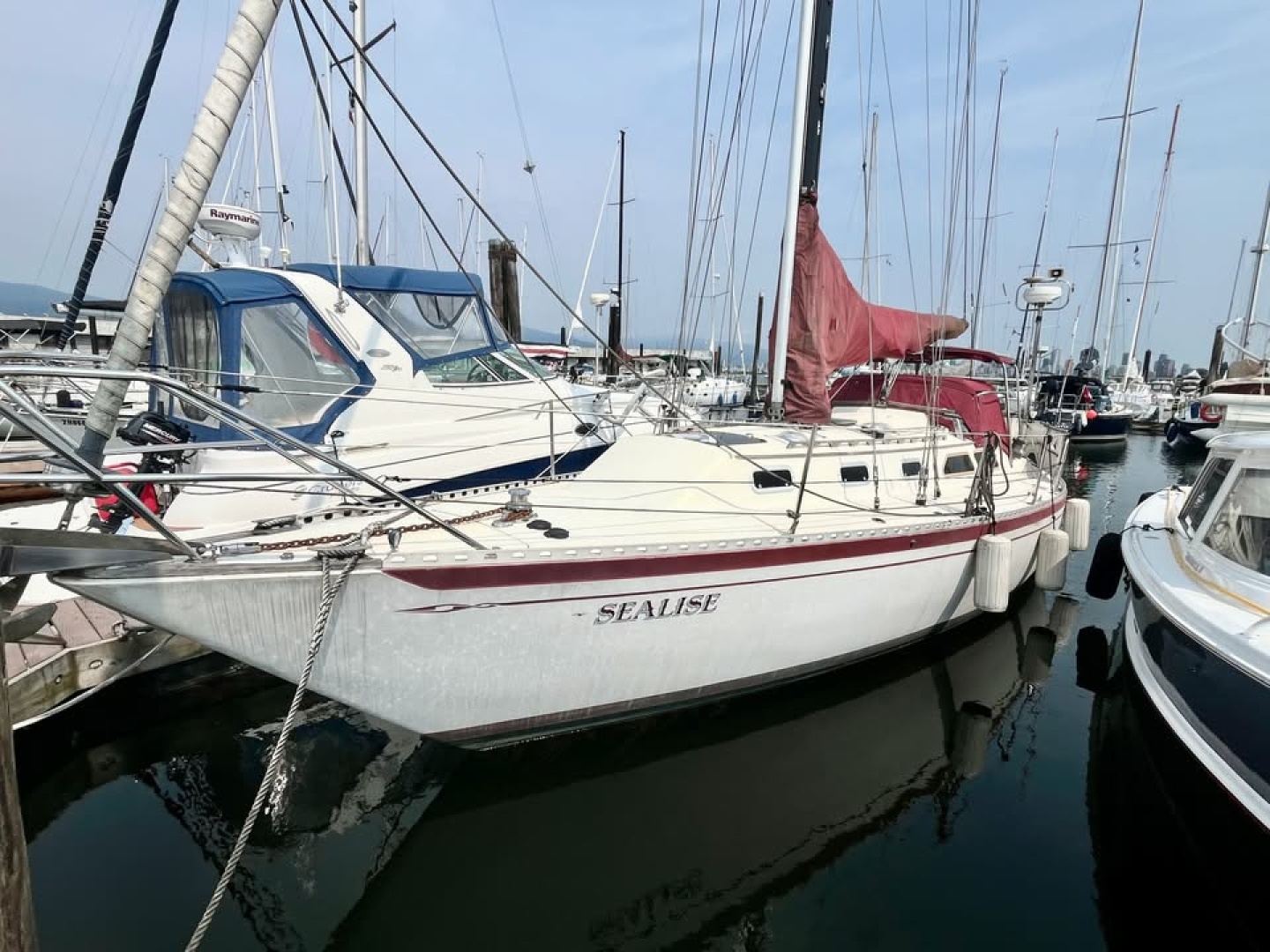 1981 Islander 36 — photograph 2
