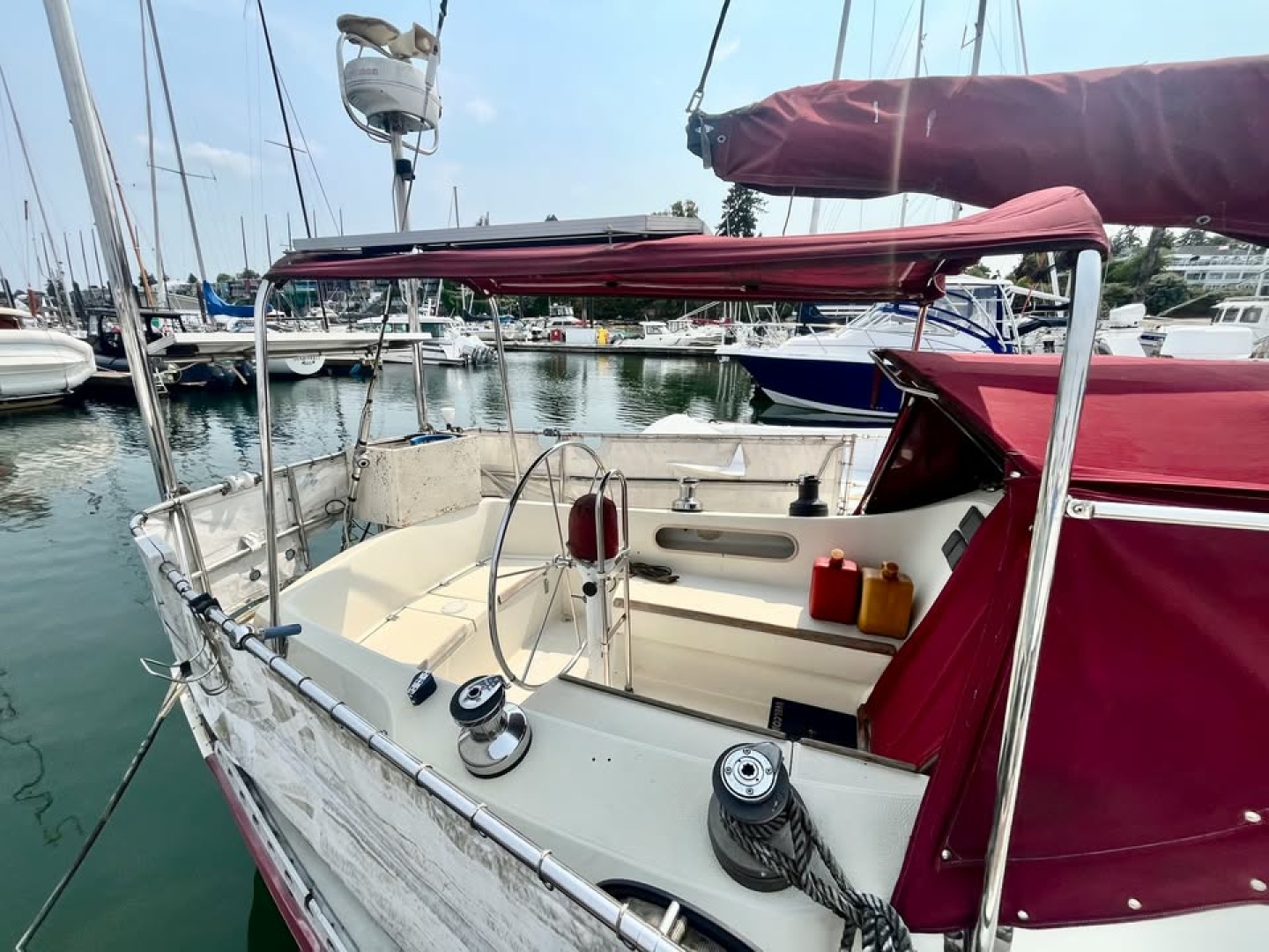 1981 Islander 36 — photograph 5
