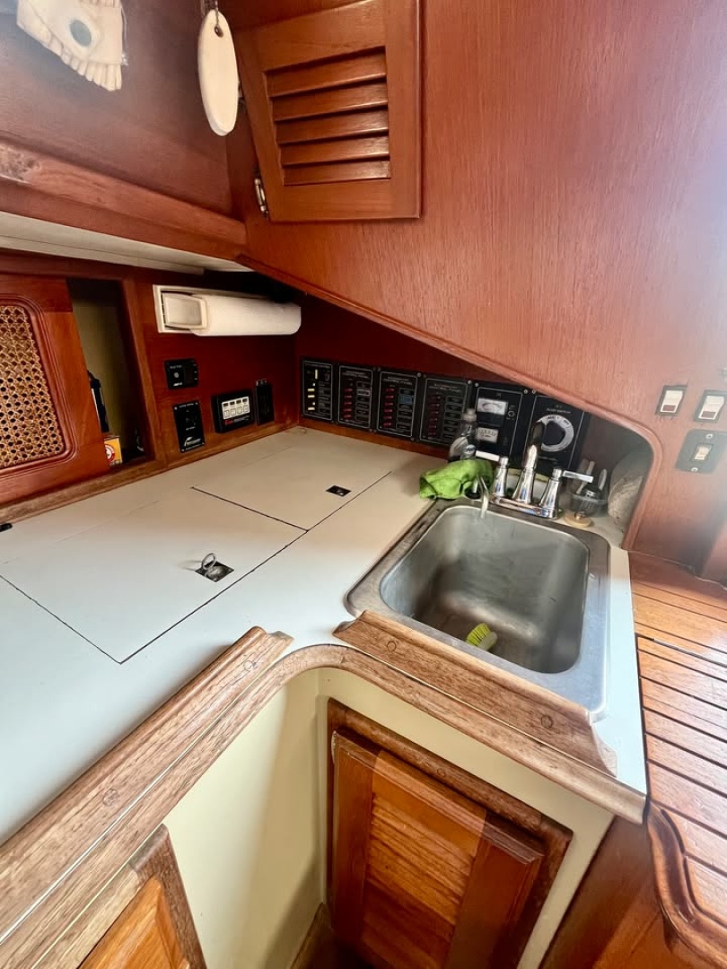 1981 Islander  36