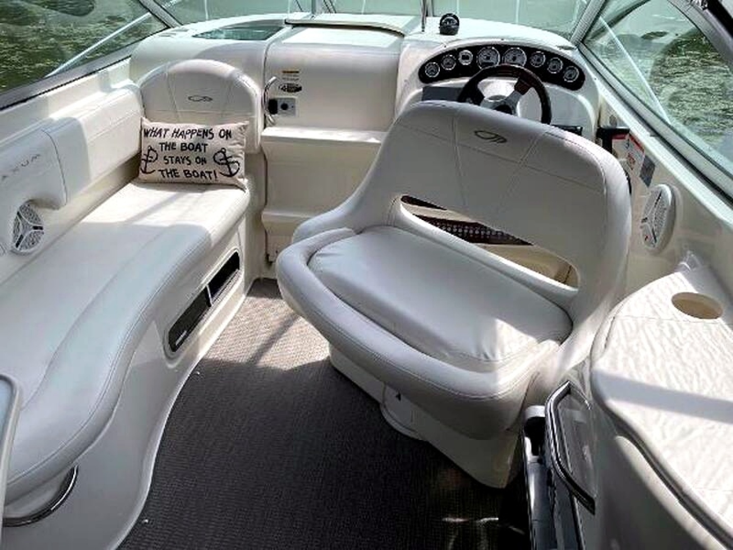 27ft Maxum Yacht For Sale