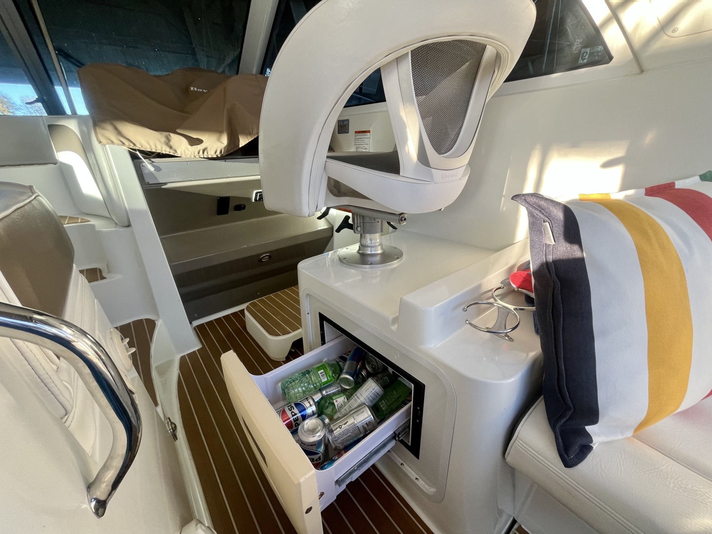 2008 Cruisers Yachts 390 Sport Coupe