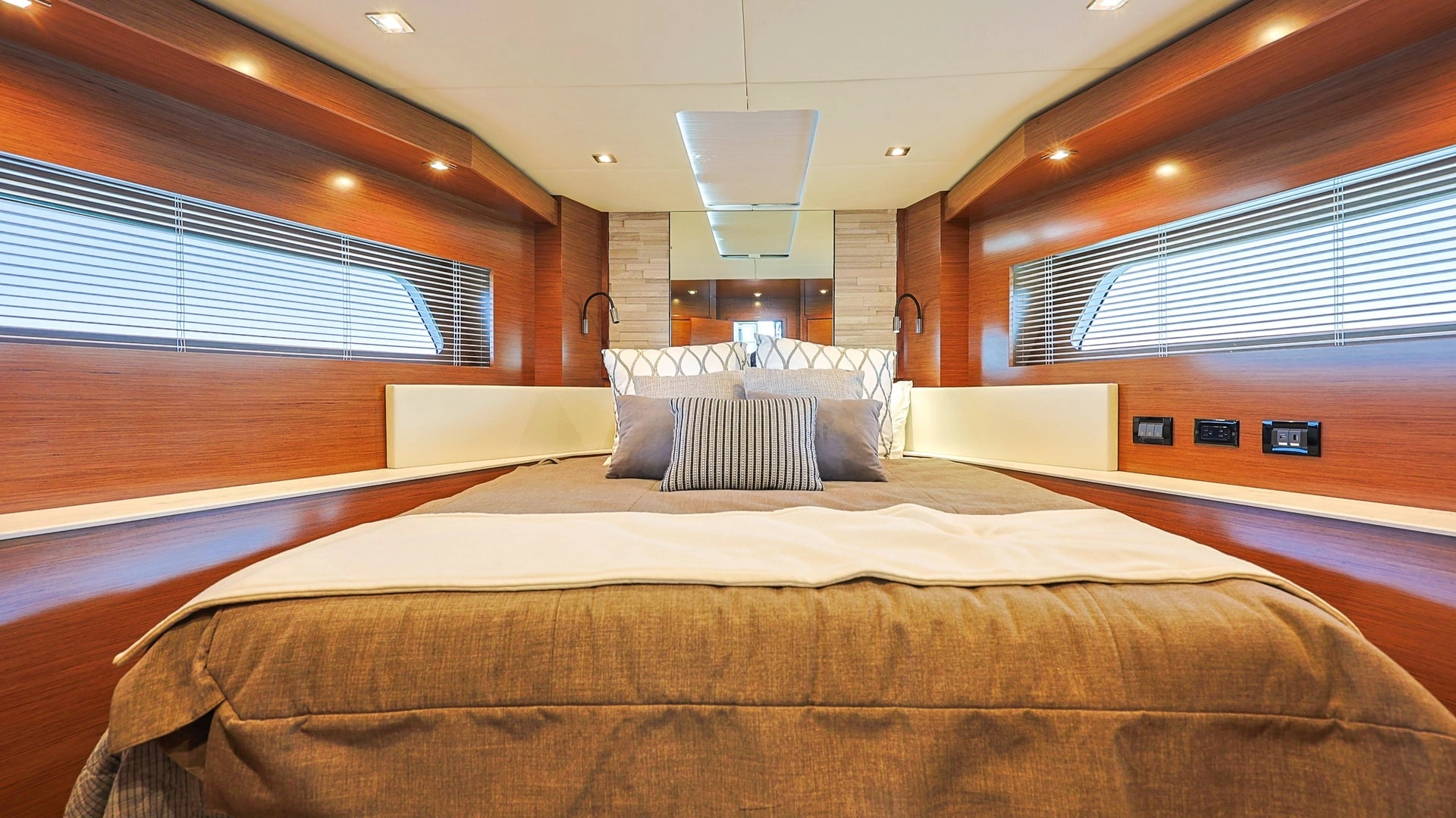 Cruisers 60 Cantius Yacht For Sale