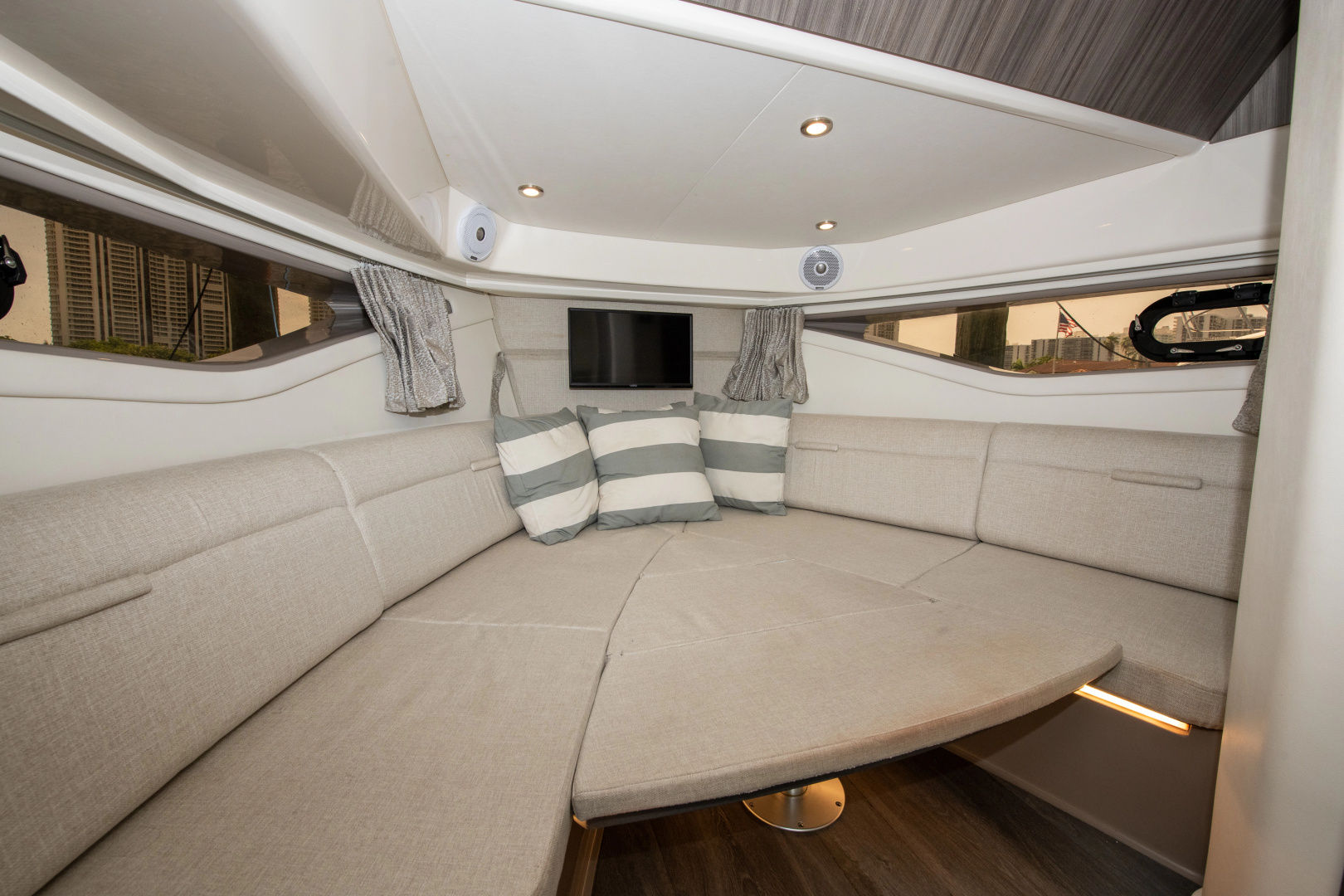 32ft Sea Ray Yacht For Sale