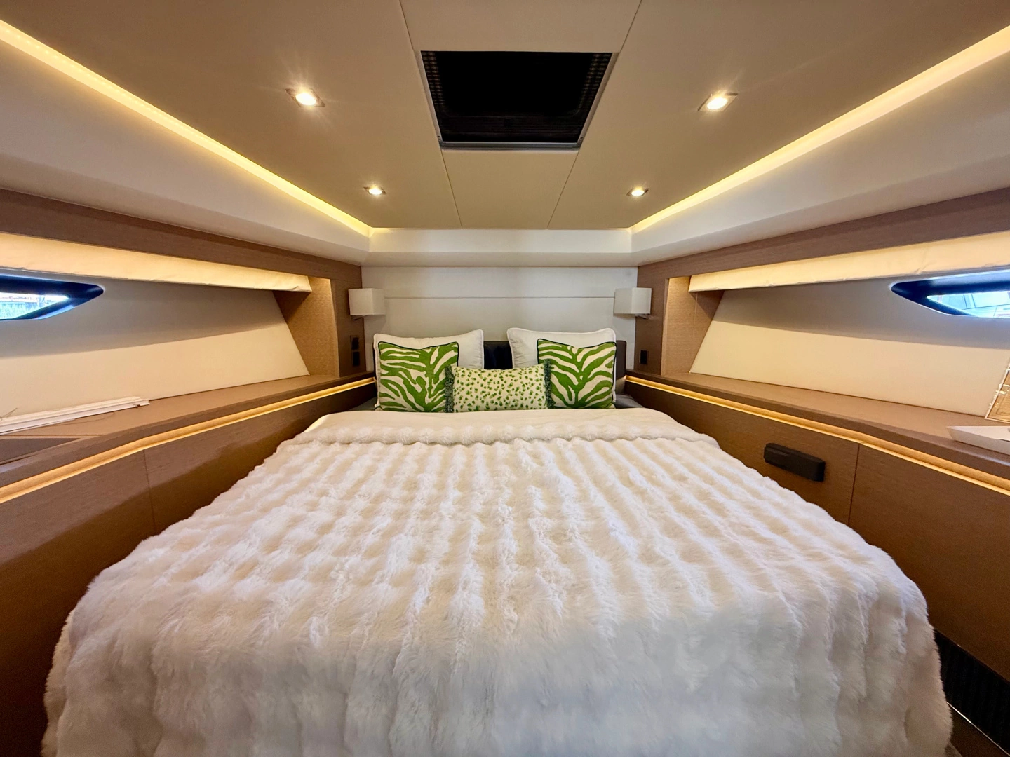 Prestige 560 Fly Yacht For Sale