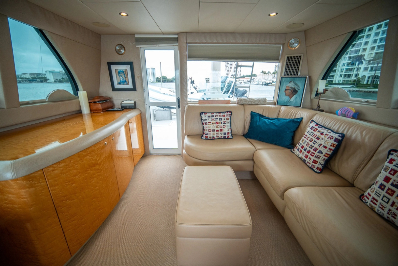 2000 Lazzara Yachts Skylounge